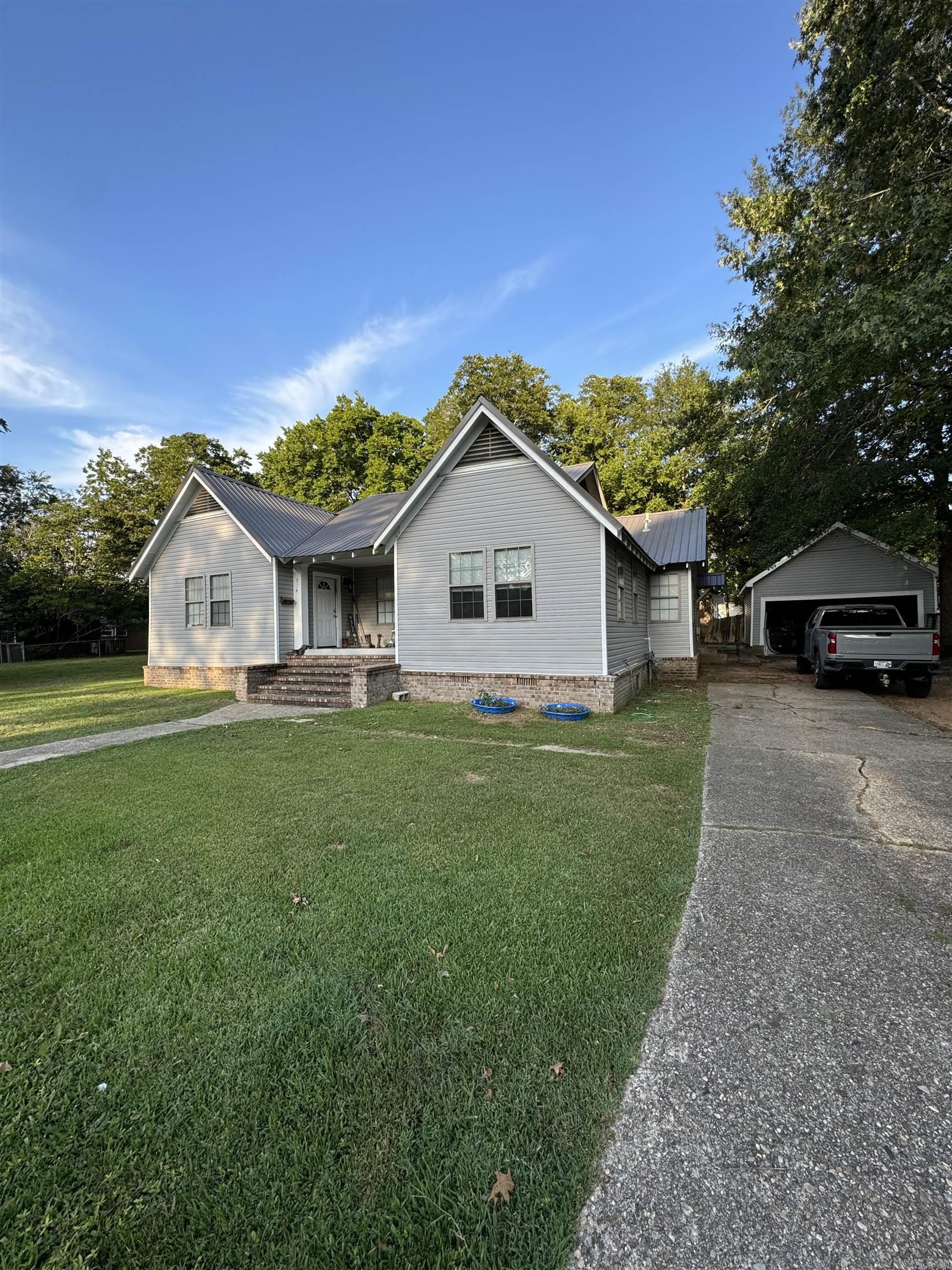 This duplex is a great investment opportunity. Both sides are 2 bedroom 1 bath. The property was updated just a few years ago. Great location in town. Both sides are just over 1200 sq feet. Great for a seasoned investor or if you are interested in getting into rentals. Property is agent owned.