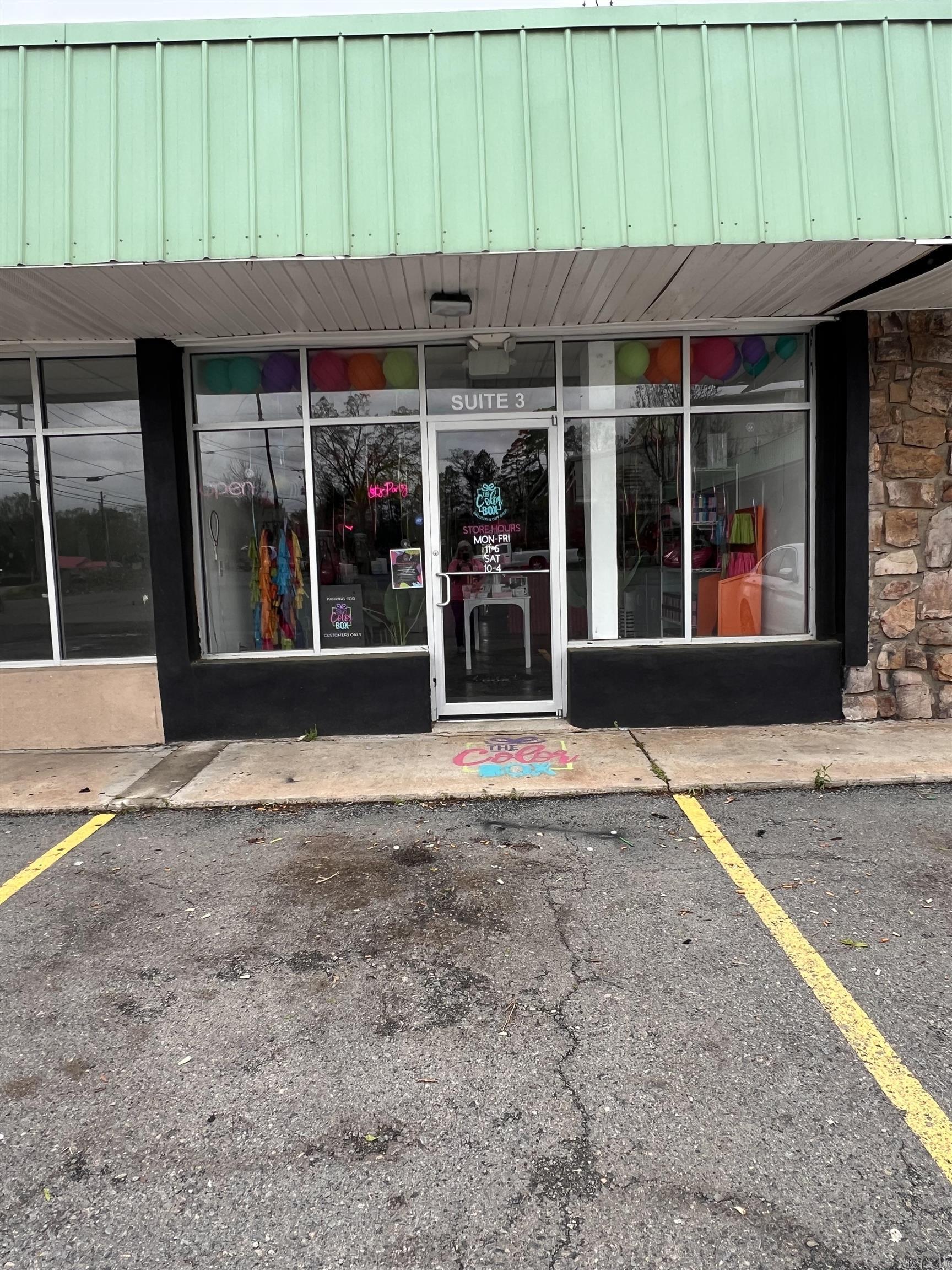 A great opportunity for any business seeking a nice Commercial rental in a very high trafficked area of Little Rock. A great location for hair or nail salon, Coffee Shop, or Boutique. Must see to visualize the potential. Schedule your showing to see if this location is a perfect fit for your business. TEXT OR CALL LISTING AGENT TO SEE