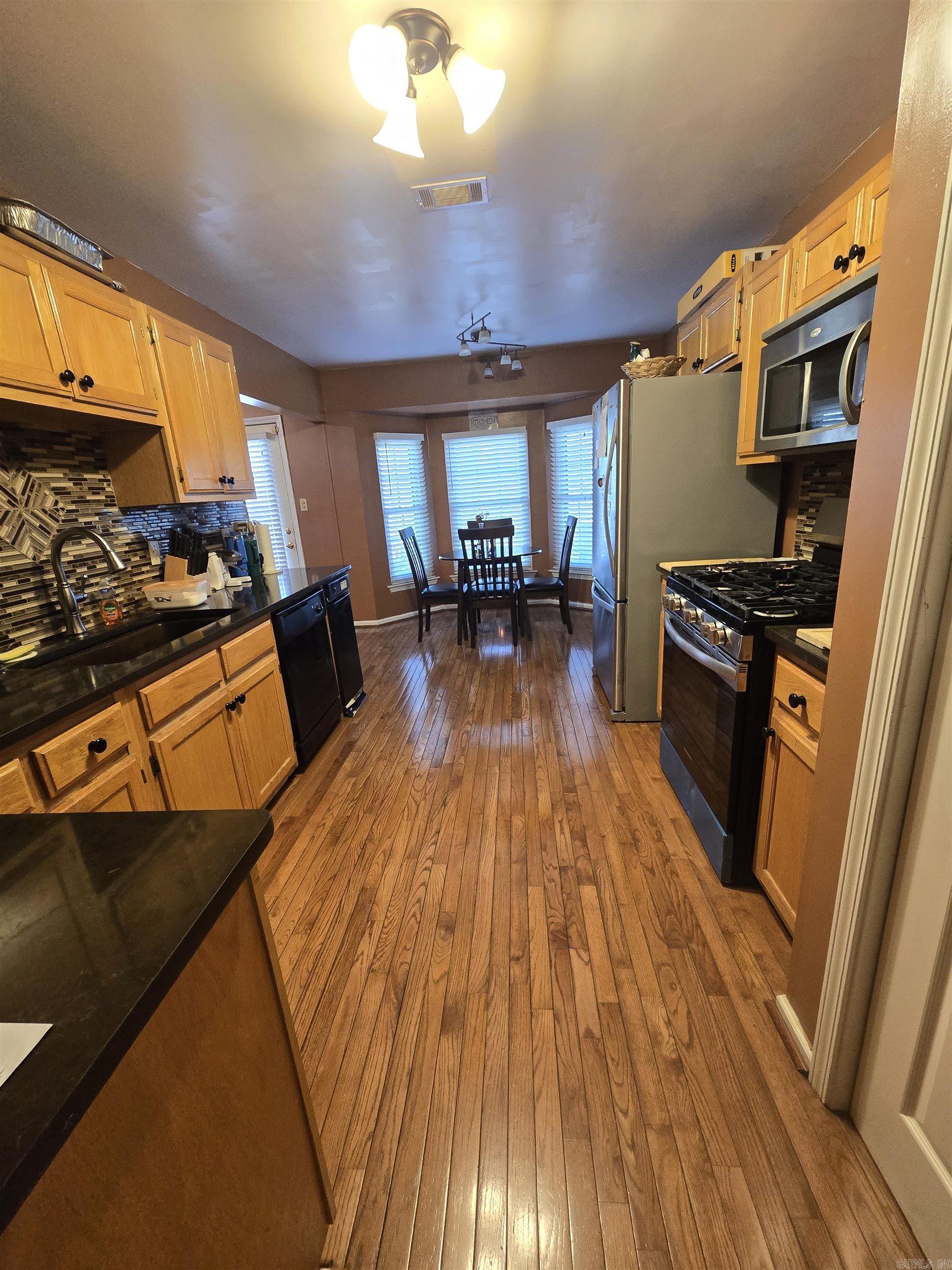 NORTH POINTE ADDN - Residential