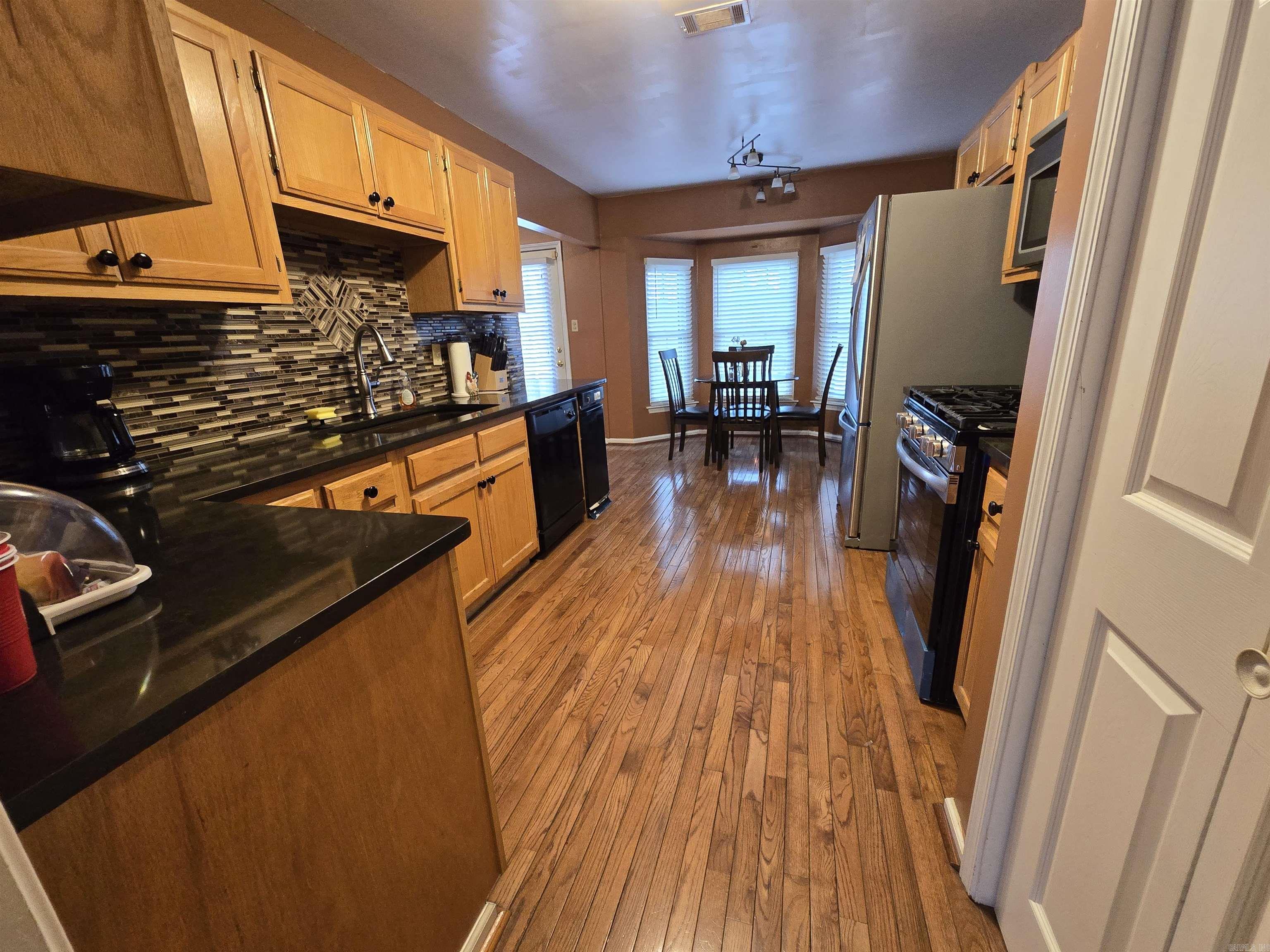 NORTH POINTE ADDN - Residential