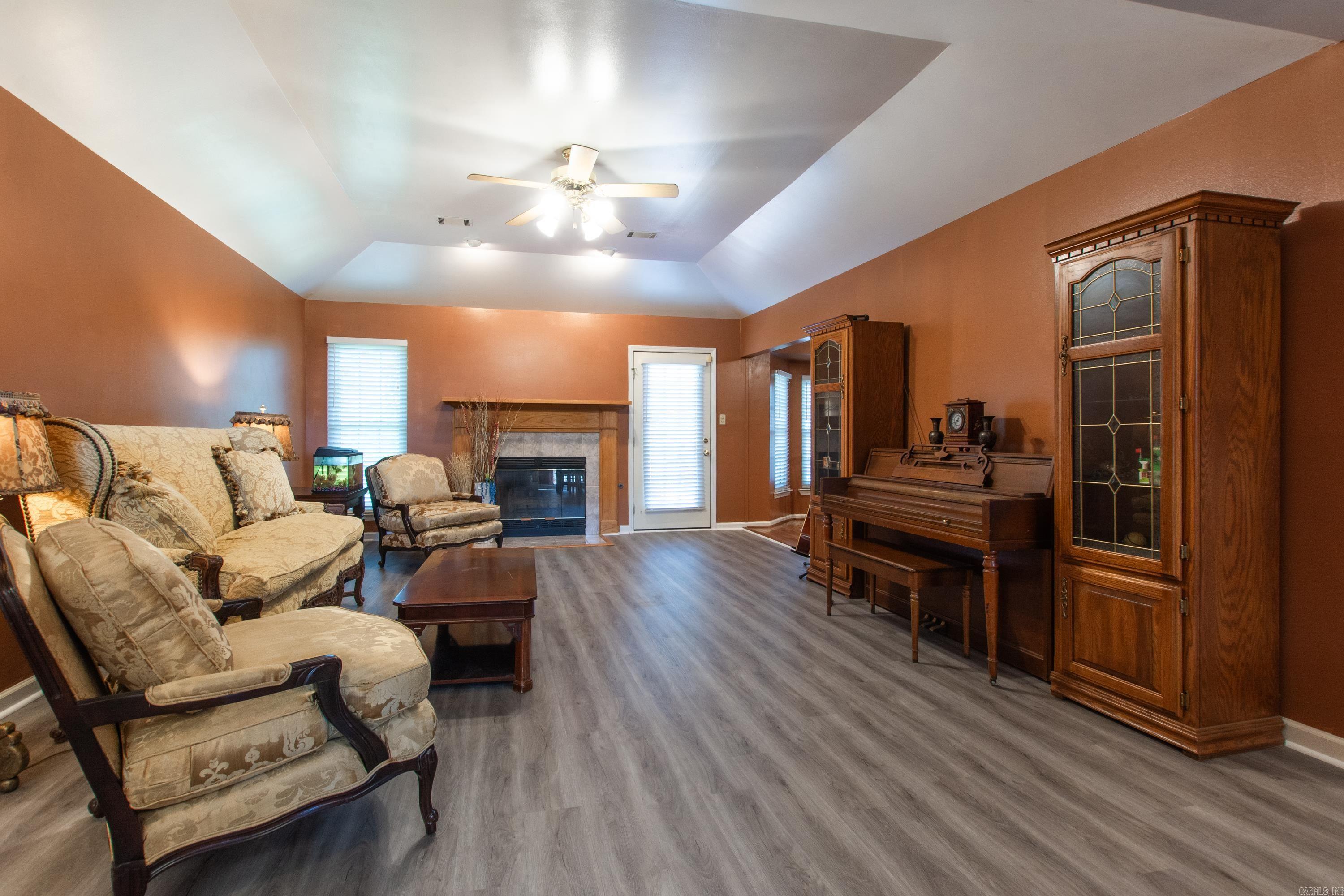 NORTH POINTE ADDN - Residential