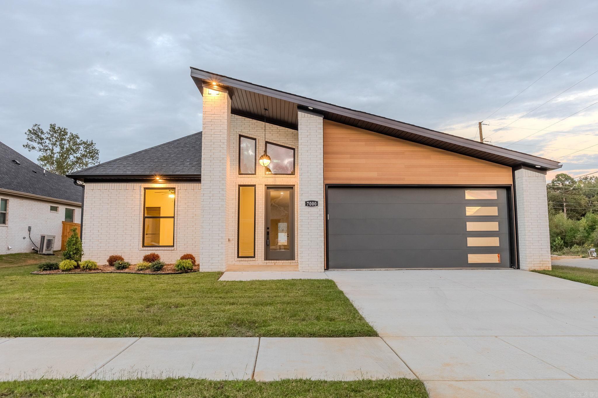 CREEKSIDE - Residential