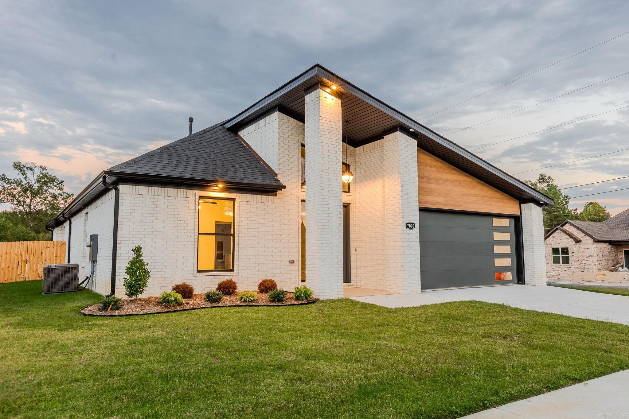 CREEKSIDE - Residential