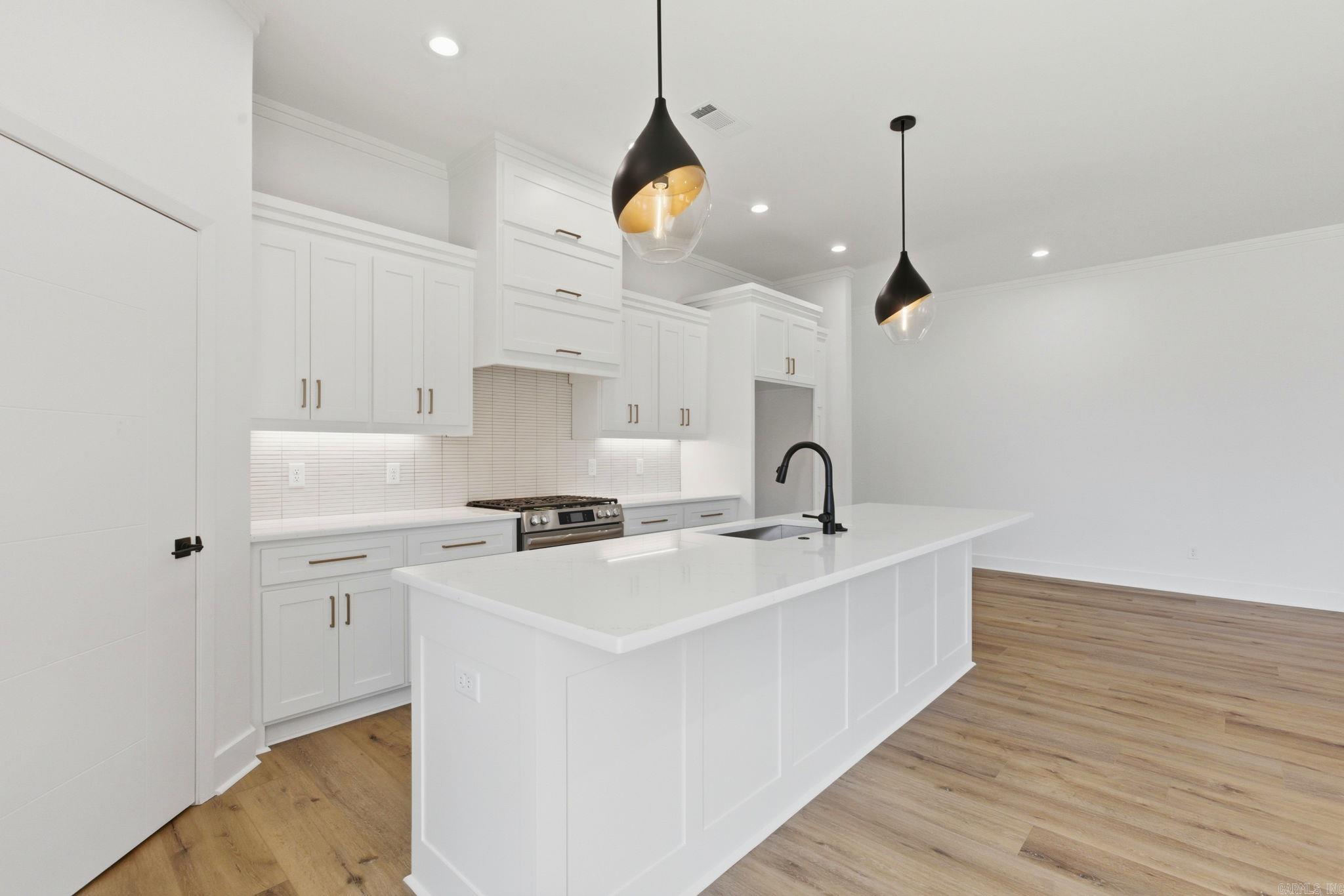 CREEKSIDE - Residential