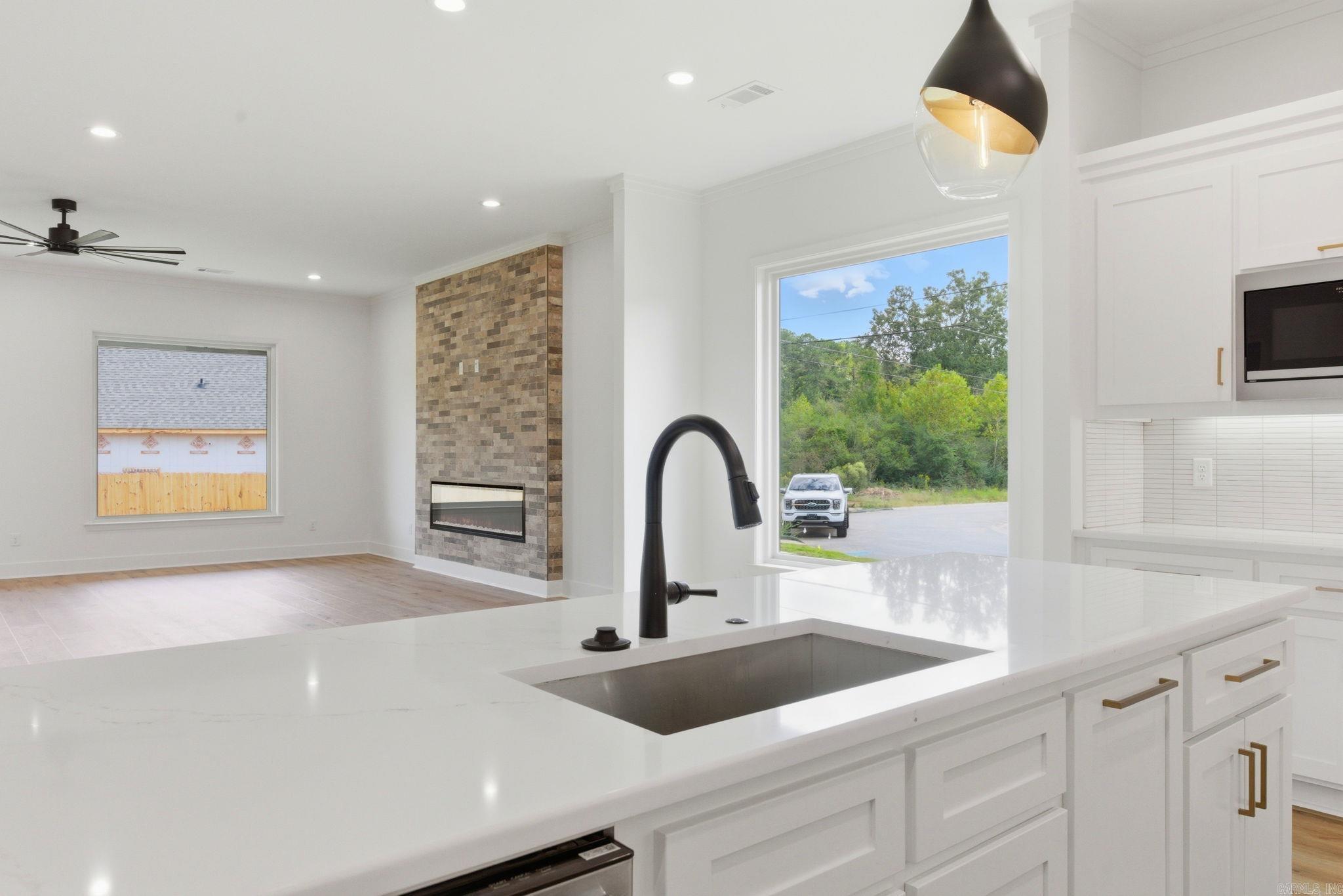 CREEKSIDE - Residential