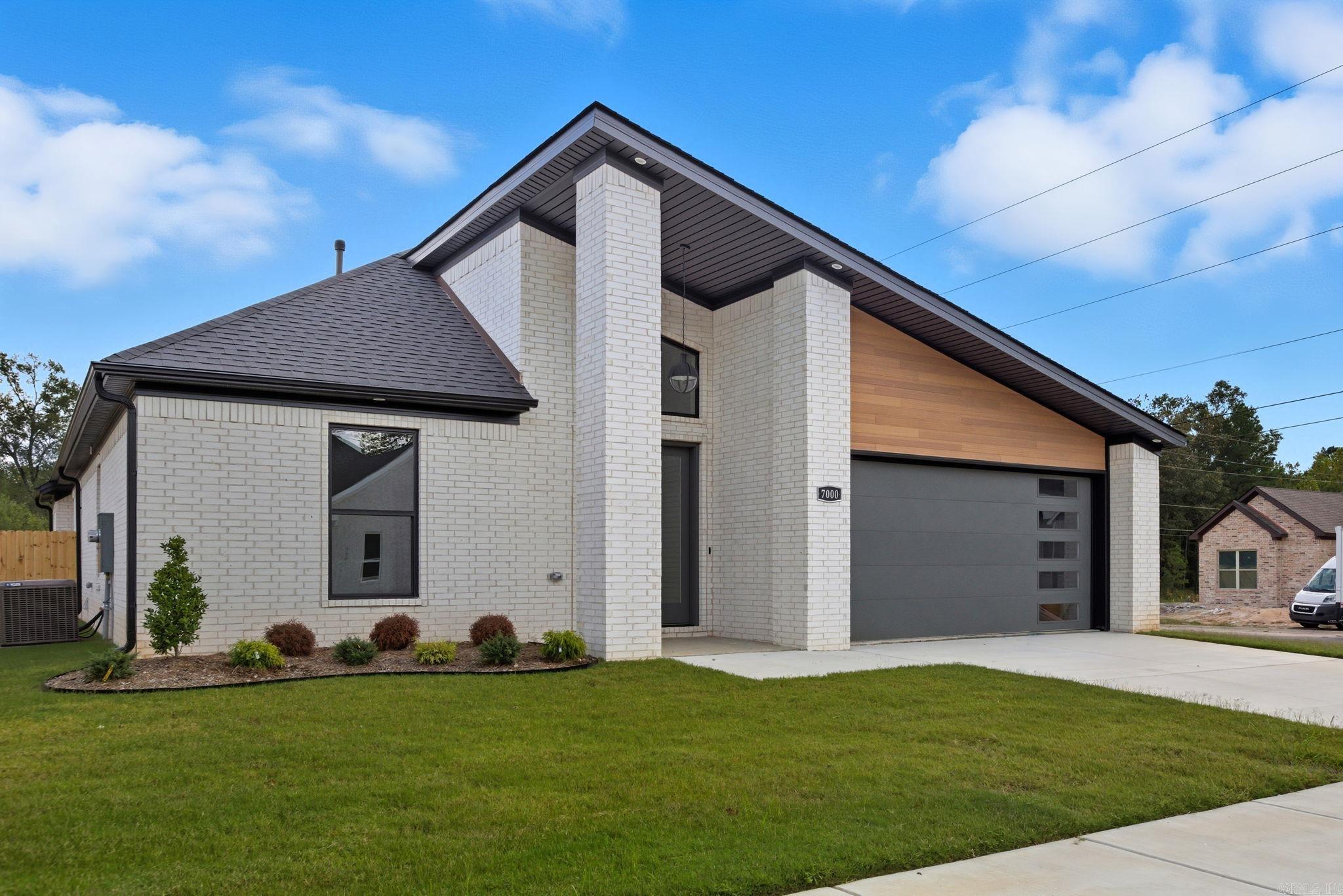 CREEKSIDE - Residential