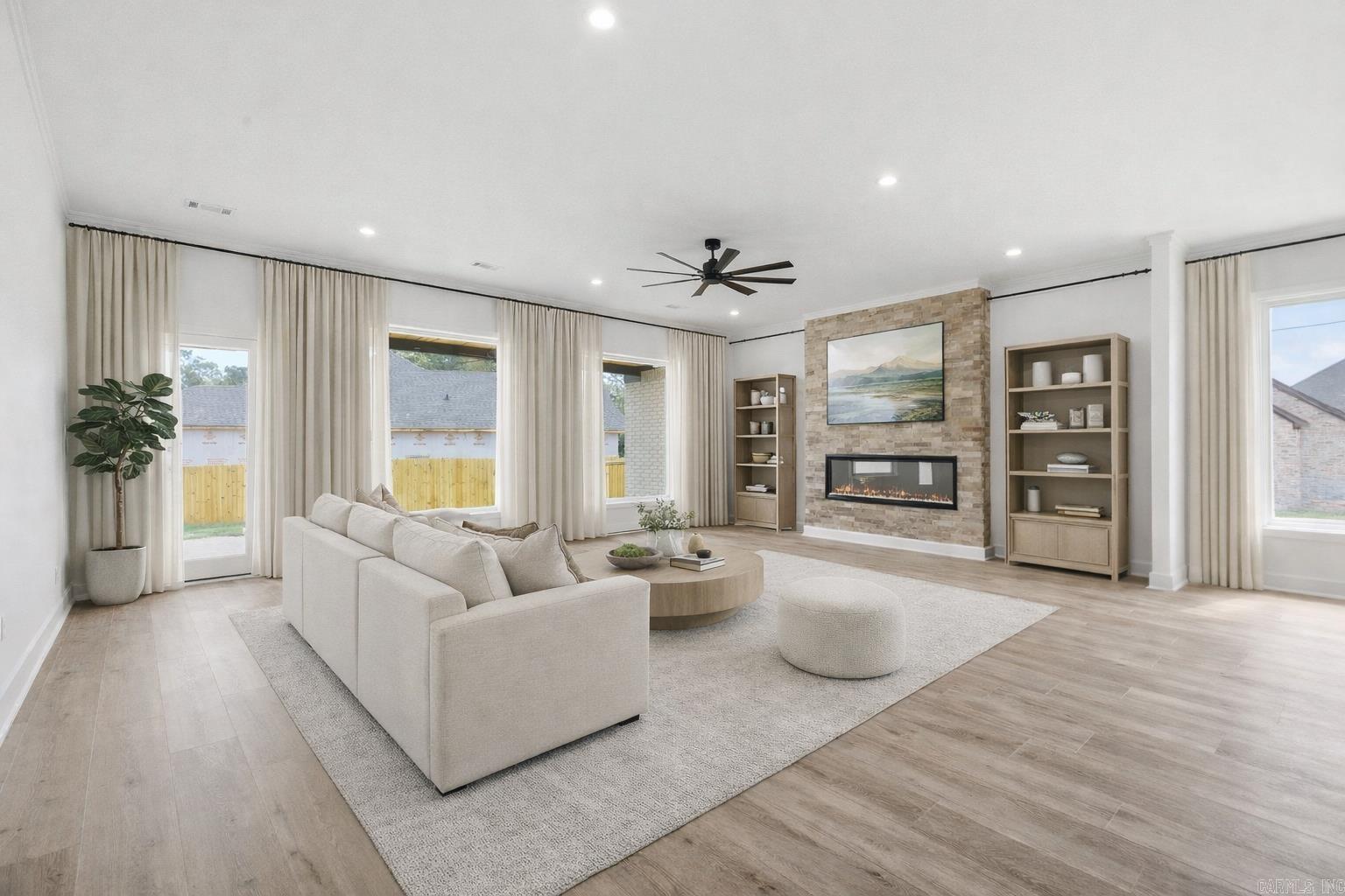 CREEKSIDE - Residential