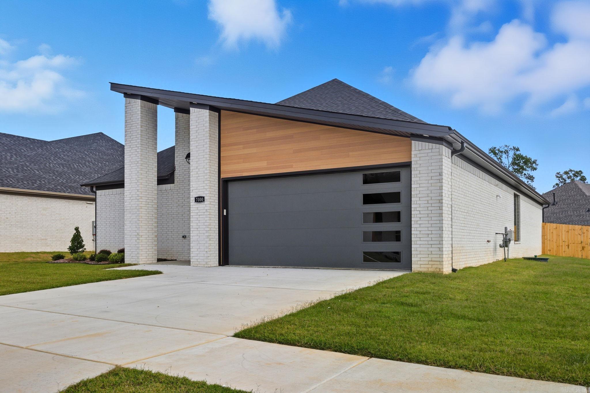 CREEKSIDE - Residential