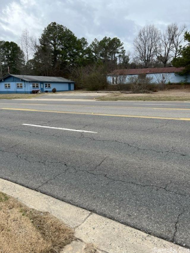 2 large blocked buildings. Front building 1600 SQFT. Warehouse 2112 SQFT. Great location, just minutes from by-pass and Lake Hamilton School. Owner Agent. Road Frontage 150 FT.