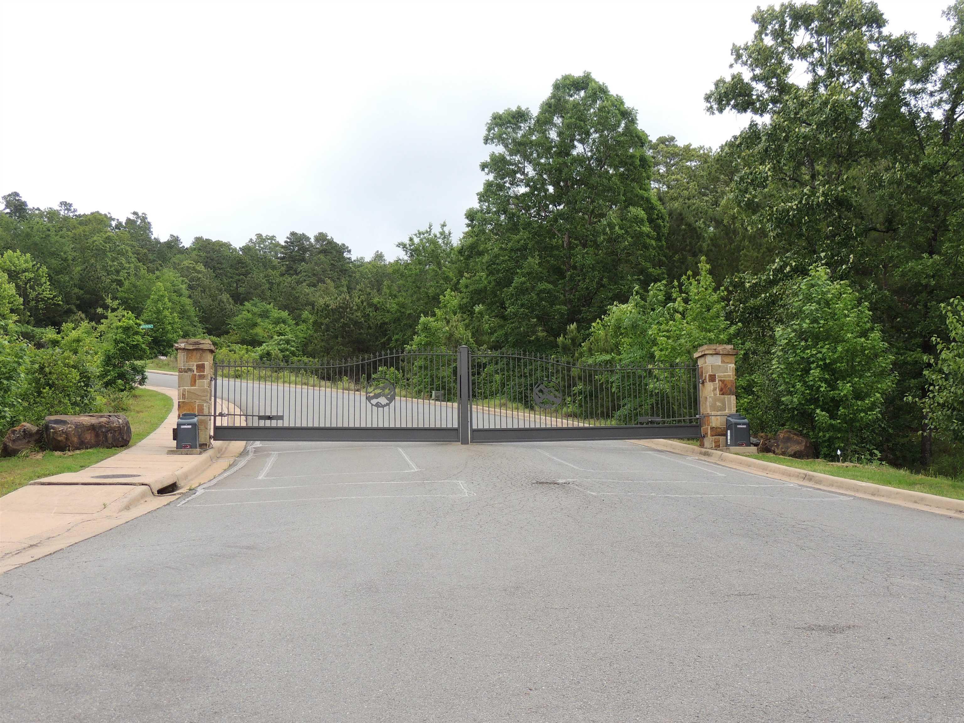 MOUNTAIN CREST ESTATES - Land