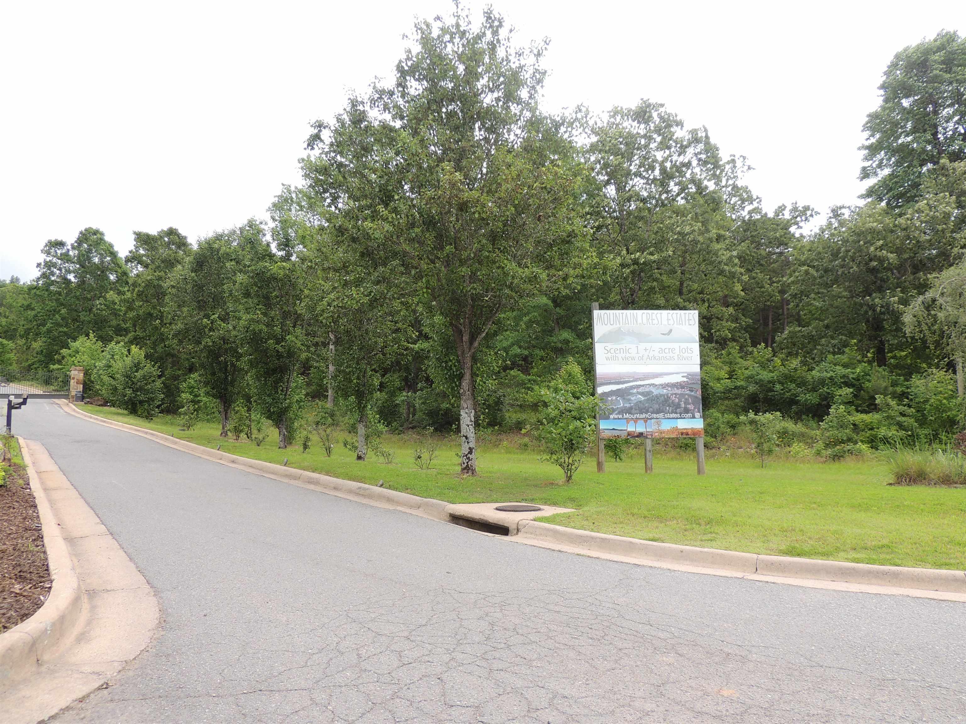 MOUNTAIN CREST ESTATES - Land