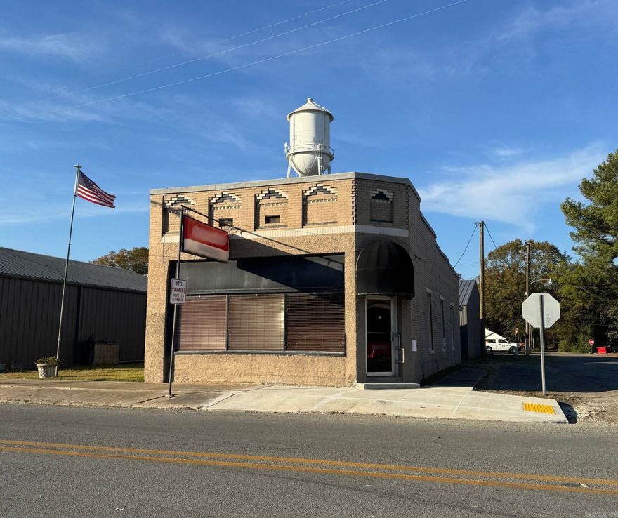 Own a part of Des Arc history with this unique 1,414 sq ft property located in the heart of downtown. Inside, you’ll find a welcoming lobby/waiting area and four versatile rooms that can easily serve as offices or be reimagined to fit your vision. The space also includes a half bath and a kitchenette area with great storage. The possibilities are truly endless—whether you’re dreaming of a charming event venue, a cozy duck hunting lodge, or continuing its use as a functional business office, this space offers the flexibility to make it your own. Don’t miss out on this rare opportunity—schedule your tour today! Agents please see remarks.