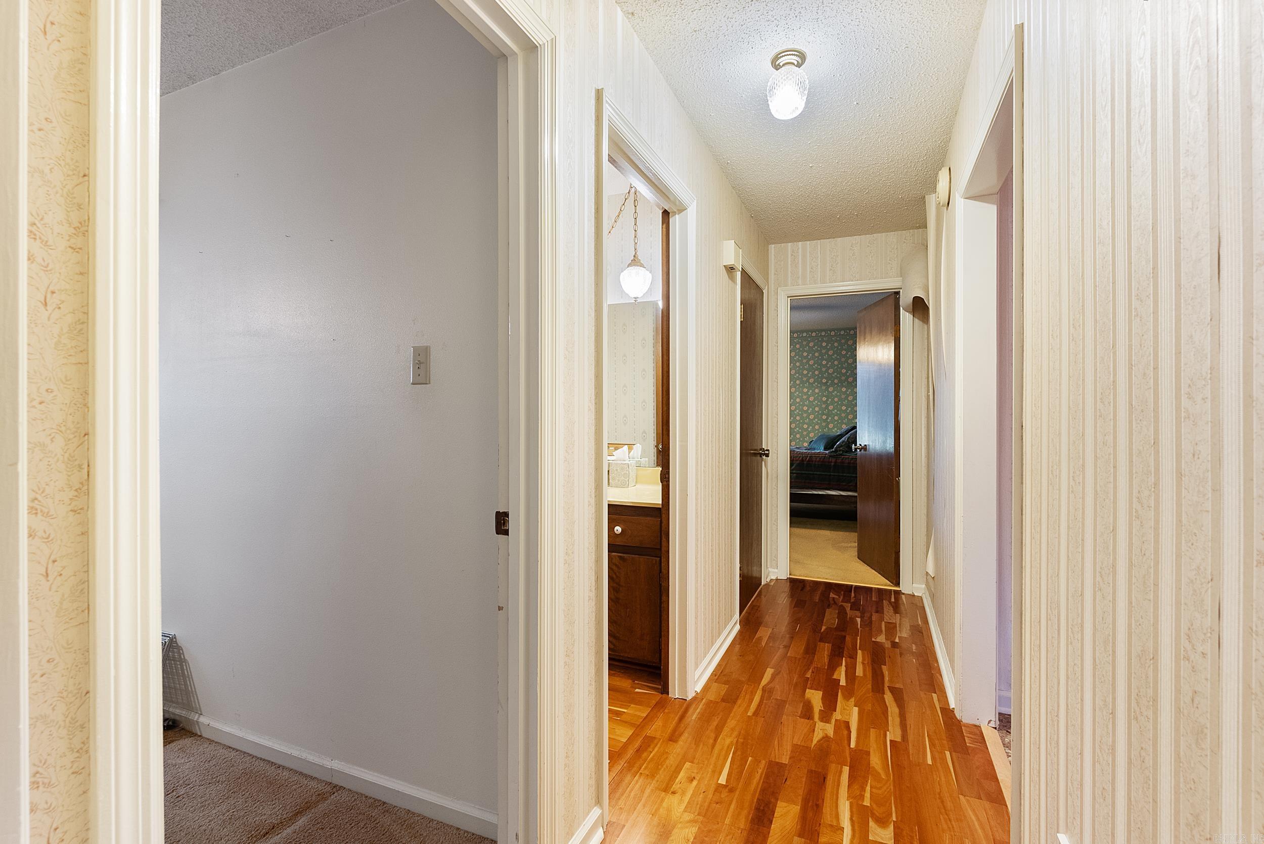 LAKE KRISLOR - Residential