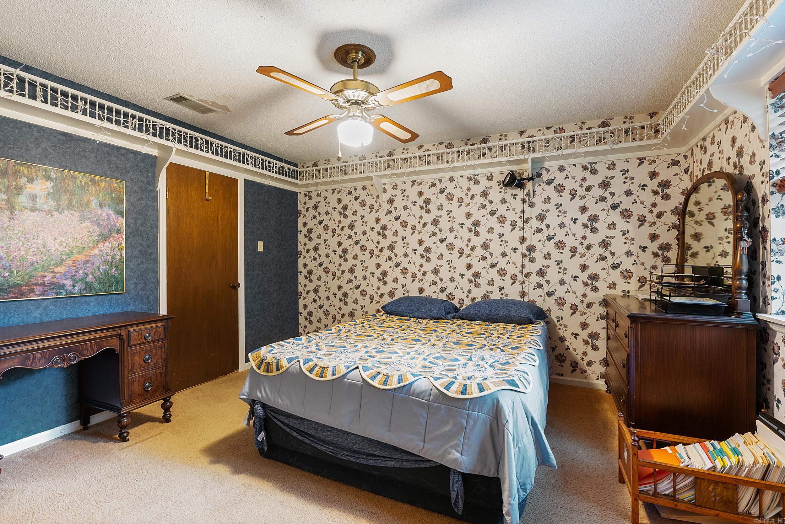 LAKE KRISLOR - Residential