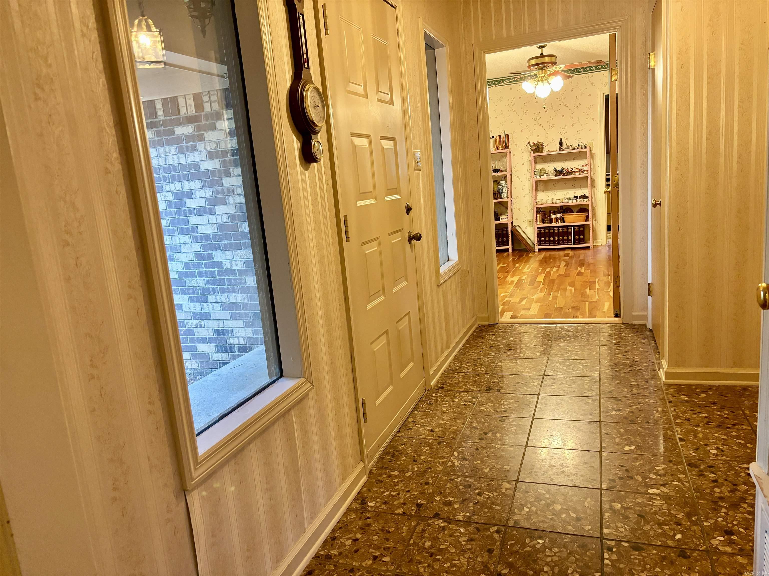 LAKE KRISLOR - Residential