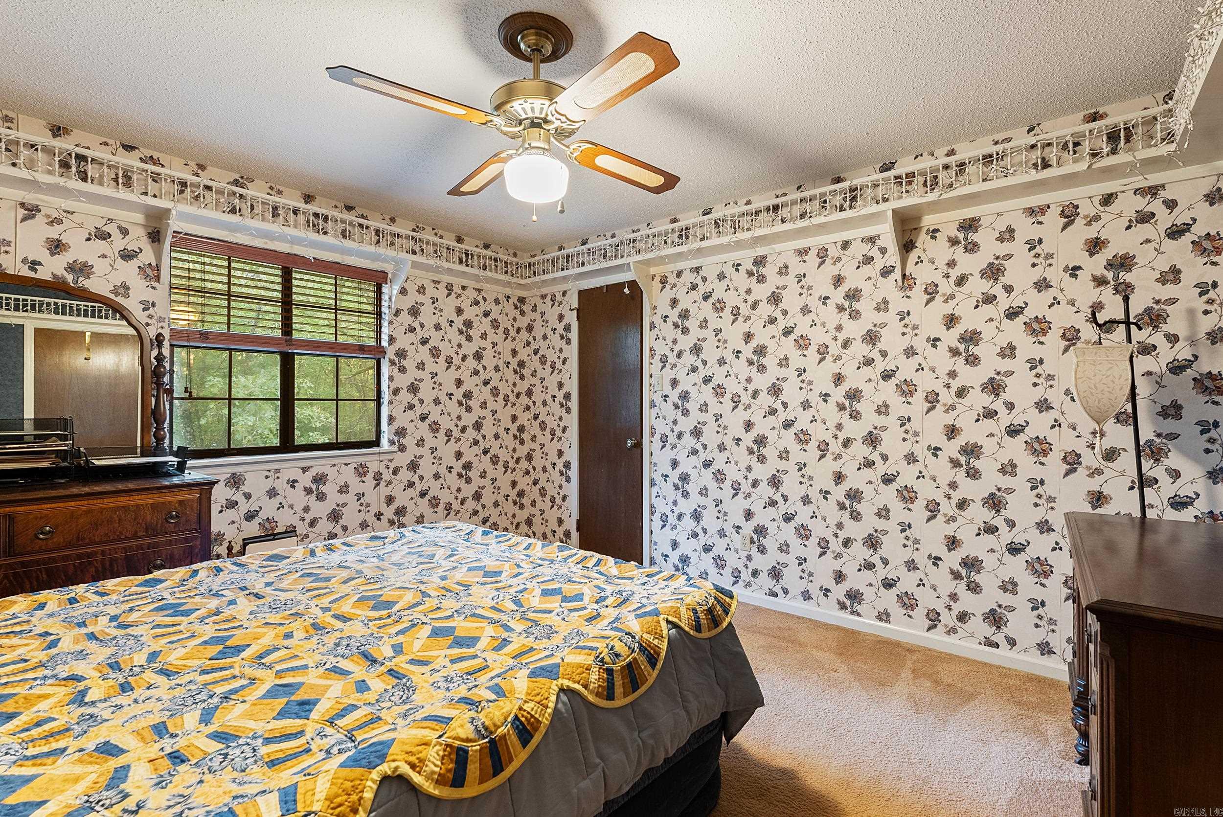 LAKE KRISLOR - Residential