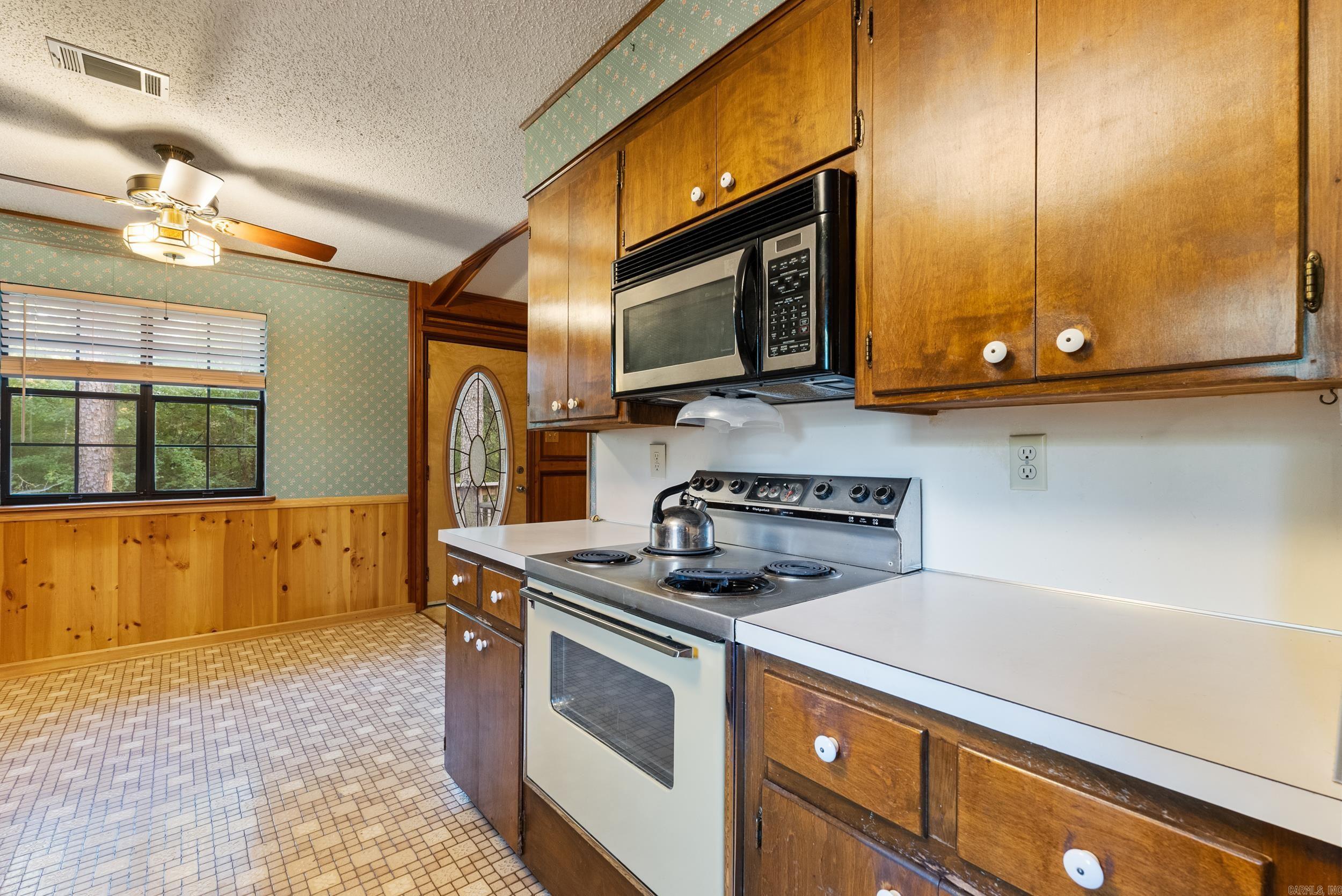 LAKE KRISLOR - Residential