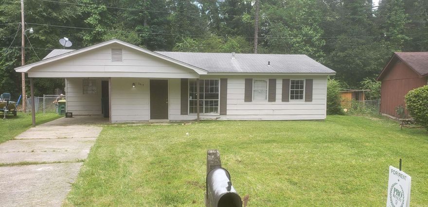 Beautiful remodeled home on large lot in Bryant Schools