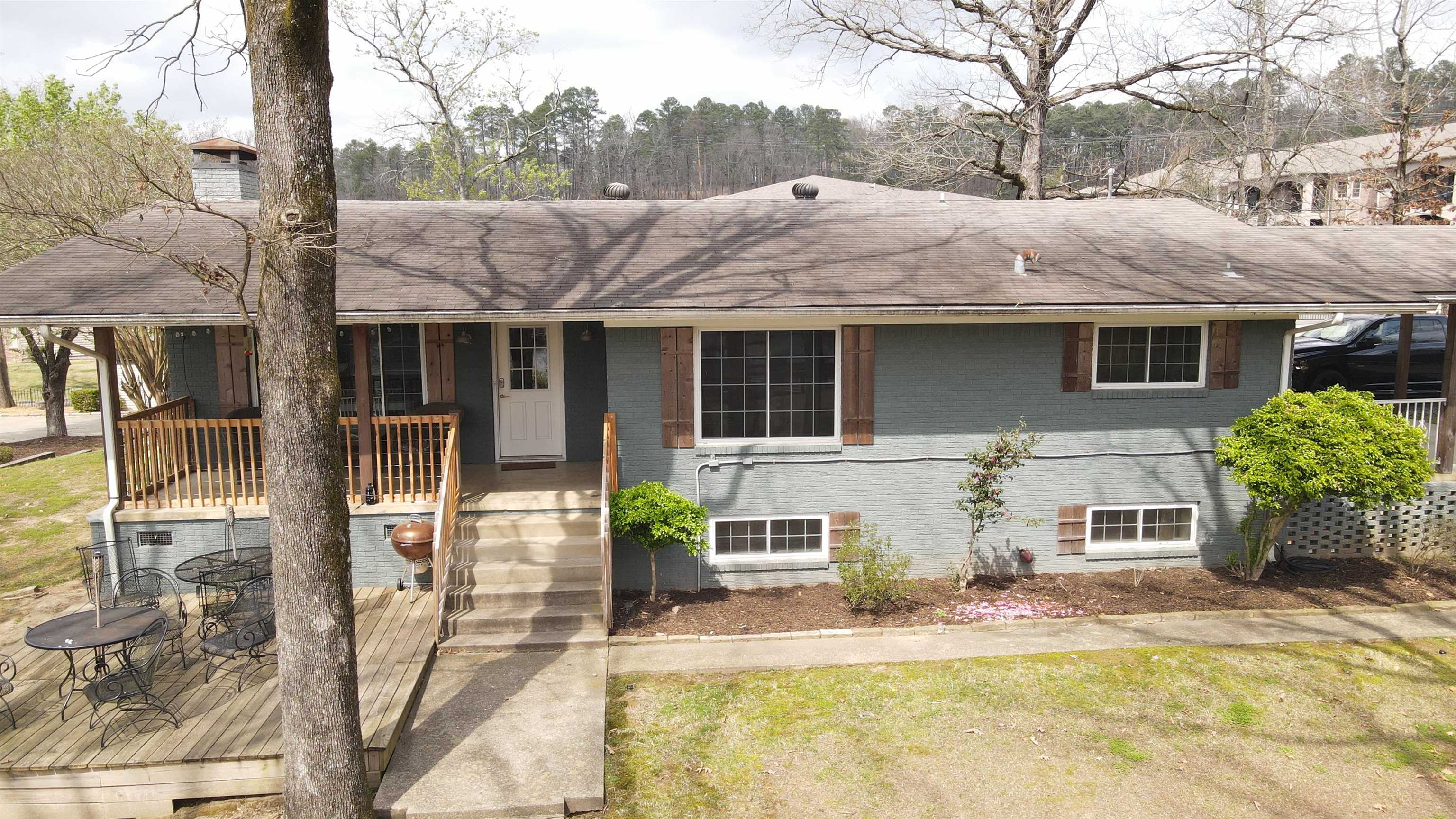 Lakefront Living! Renovated 2019, this home sits in a cul-de-sac with a picturesque views of Lake Hamilton whether dining inside, sitting on back porch, deck or boardwalk. Beautiful wood floors, quartz countertops, tankless water heater, and more. 2 bedrooms and bath upstairs, bunkroom and bath downstairs. Furniture and appliances convey. So, whether you are looking for a residence on the lake or well-established vacation rental property, this home is conveniently located minutes from Oaklawn and all the amenities Hot Springs has to offer.