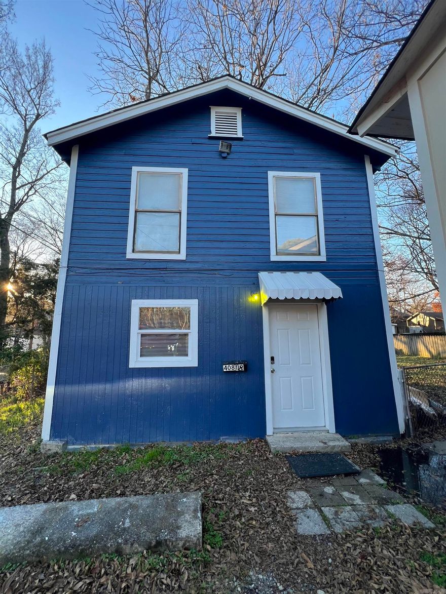 Welcome to our charming 2BR/2BA Airbnb  in the beautiful Capital View neighborhood of Little Rock!! Our cozy and comfortable home is perfect for families, couples, or solo travelers looking for a relaxing stay. The bedrooms are comfortable and inviting, with plush bedding and plenty of closet space. We take pride in providing our guests with a comfortable and enjoyable stay. We're always available to answer questions and provide recommendations for local attractions and restaurants.