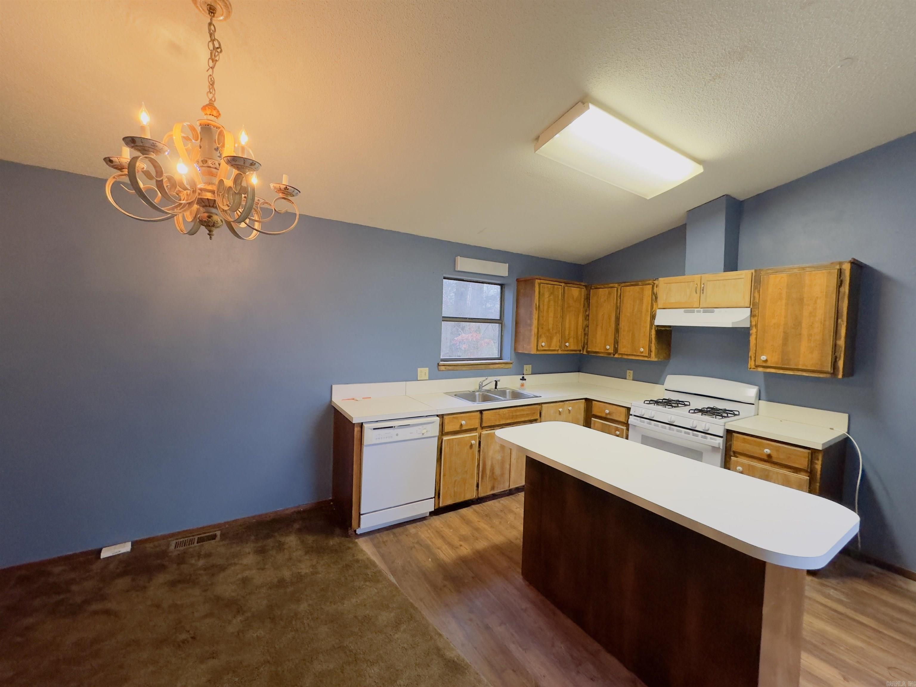 HUSKEY WEST - Residential