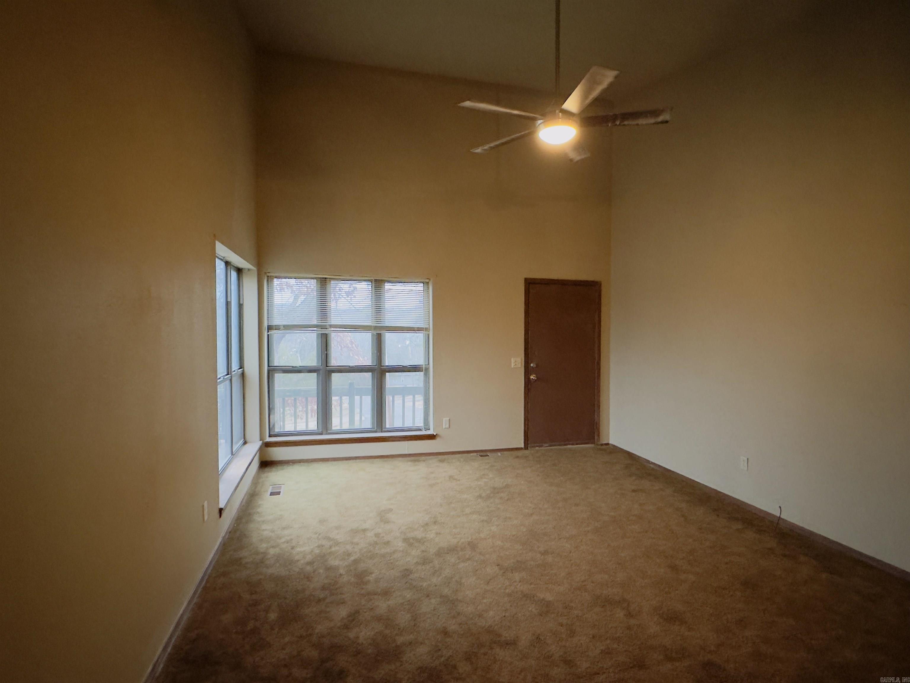 HUSKEY WEST - Residential