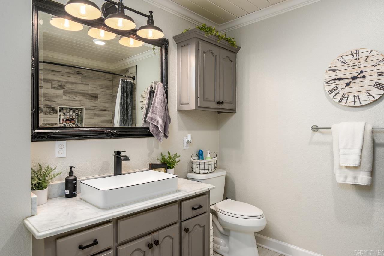 ROMANCE ACRES - Residential