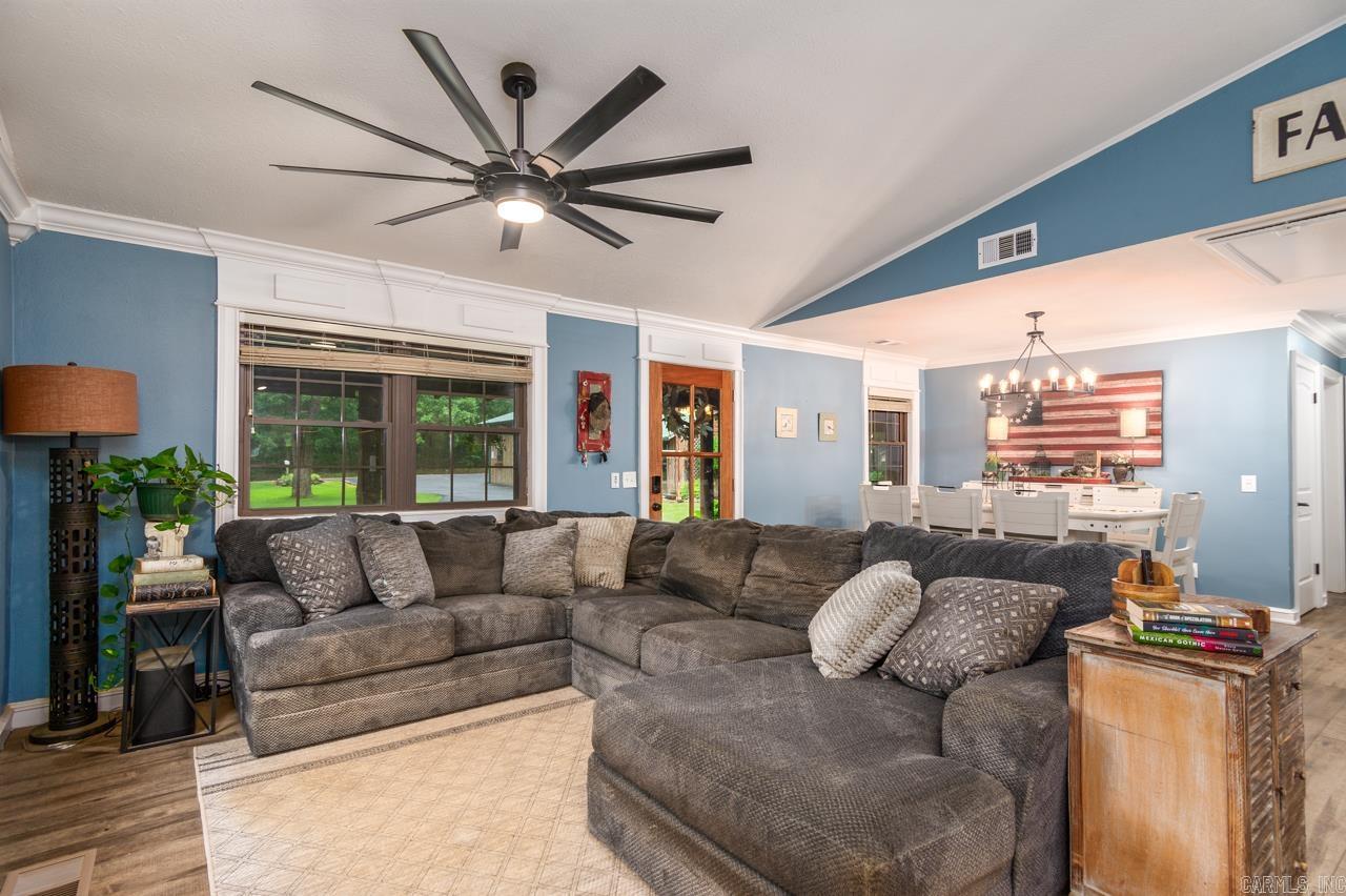 ROMANCE ACRES - Residential
