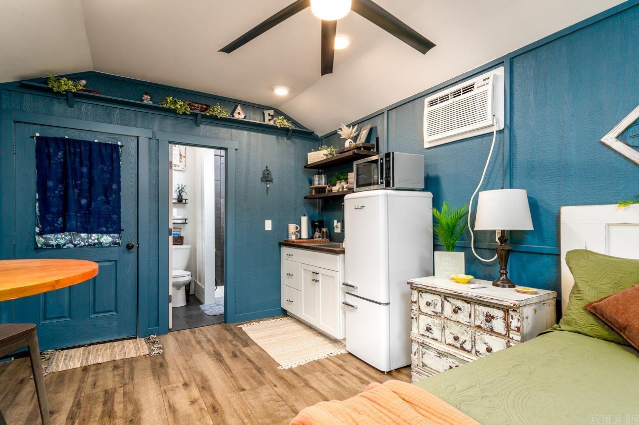 ROMANCE ACRES - Residential