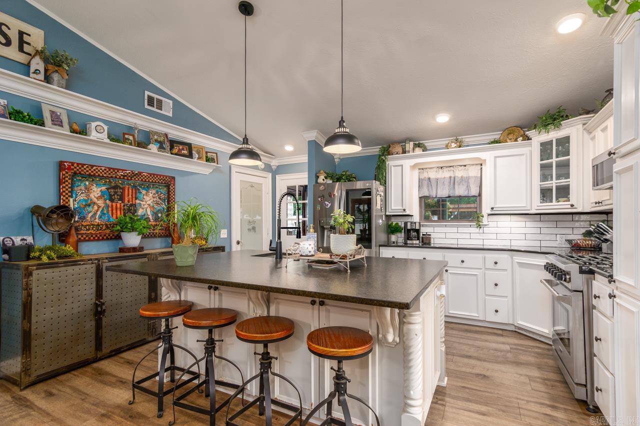 ROMANCE ACRES - Residential