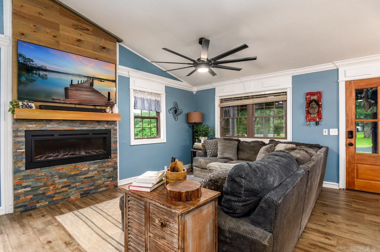 ROMANCE ACRES - Residential