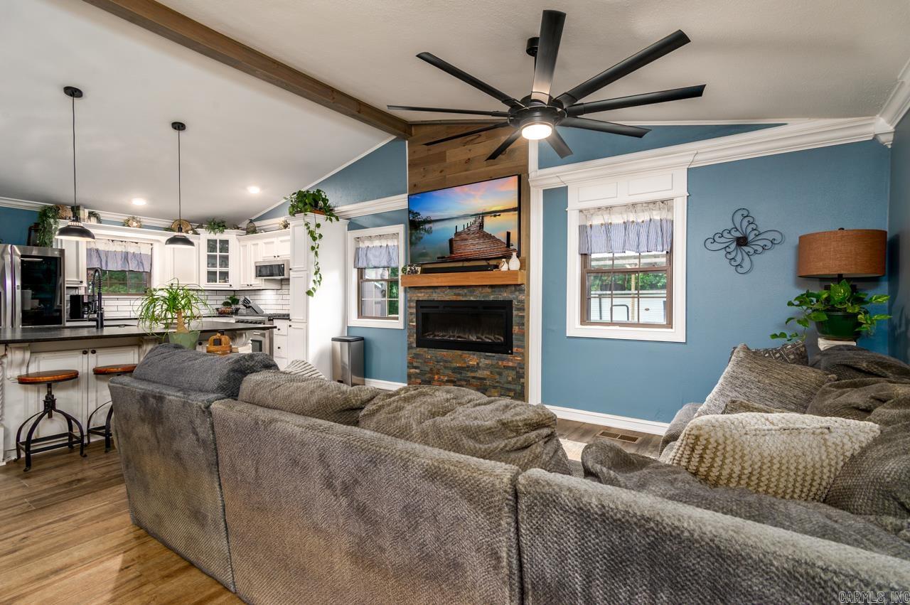 ROMANCE ACRES - Residential
