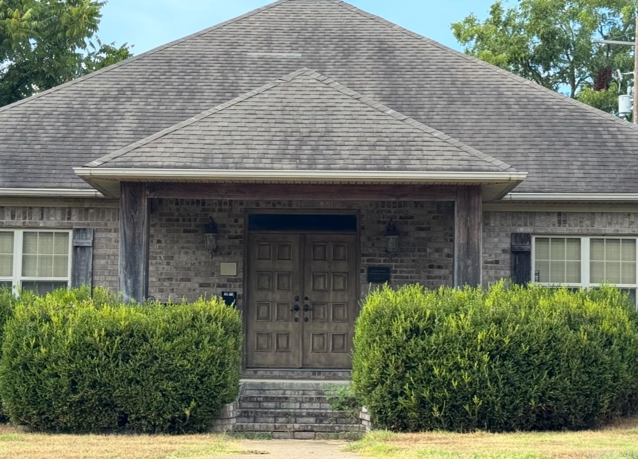 Call today to see this commercial building, in downtown Forrest City. This building is currently being used as a Law Firm, but could accommodate many different businesses.