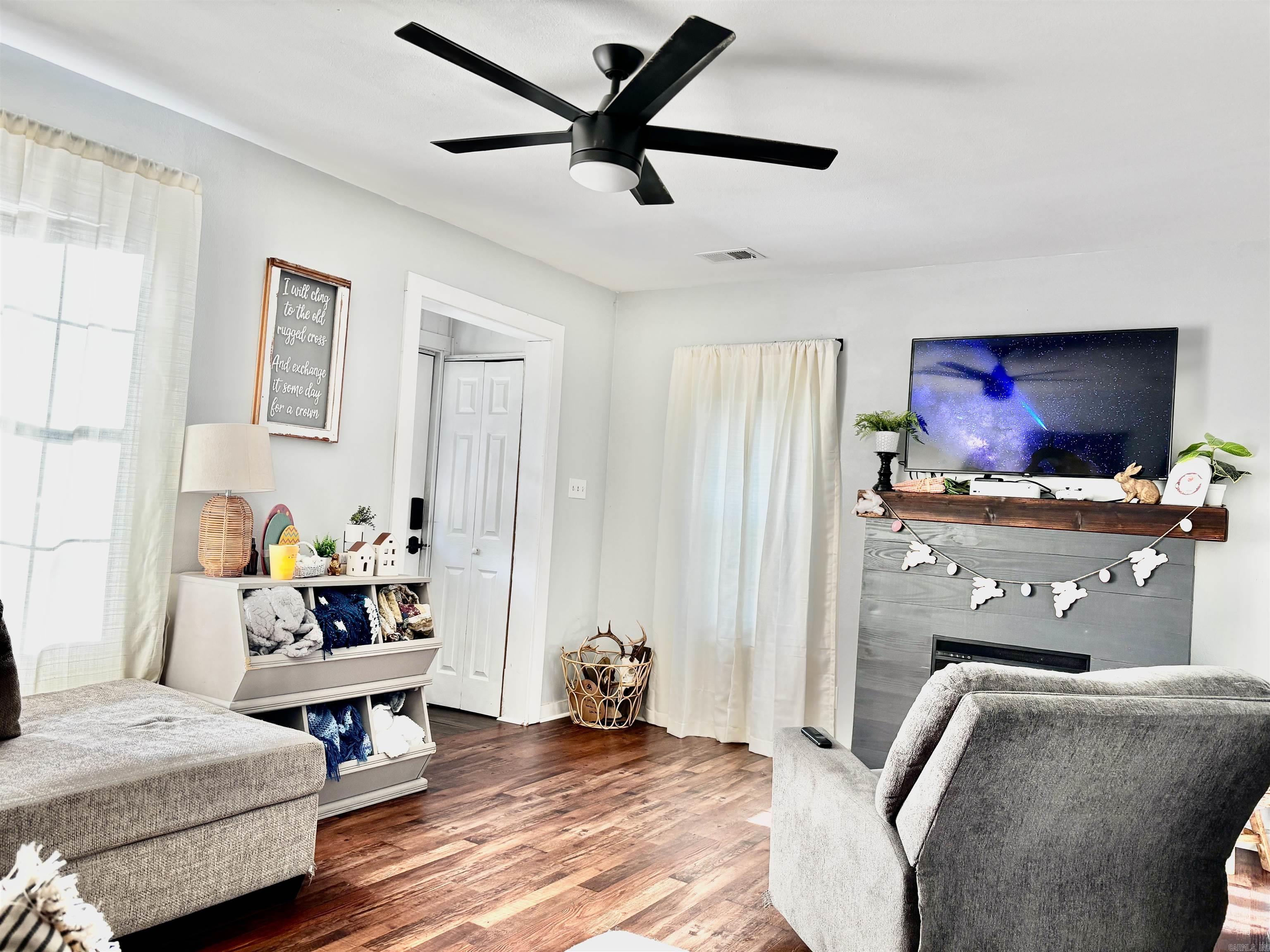 CLIFTONS ADDN - Residential