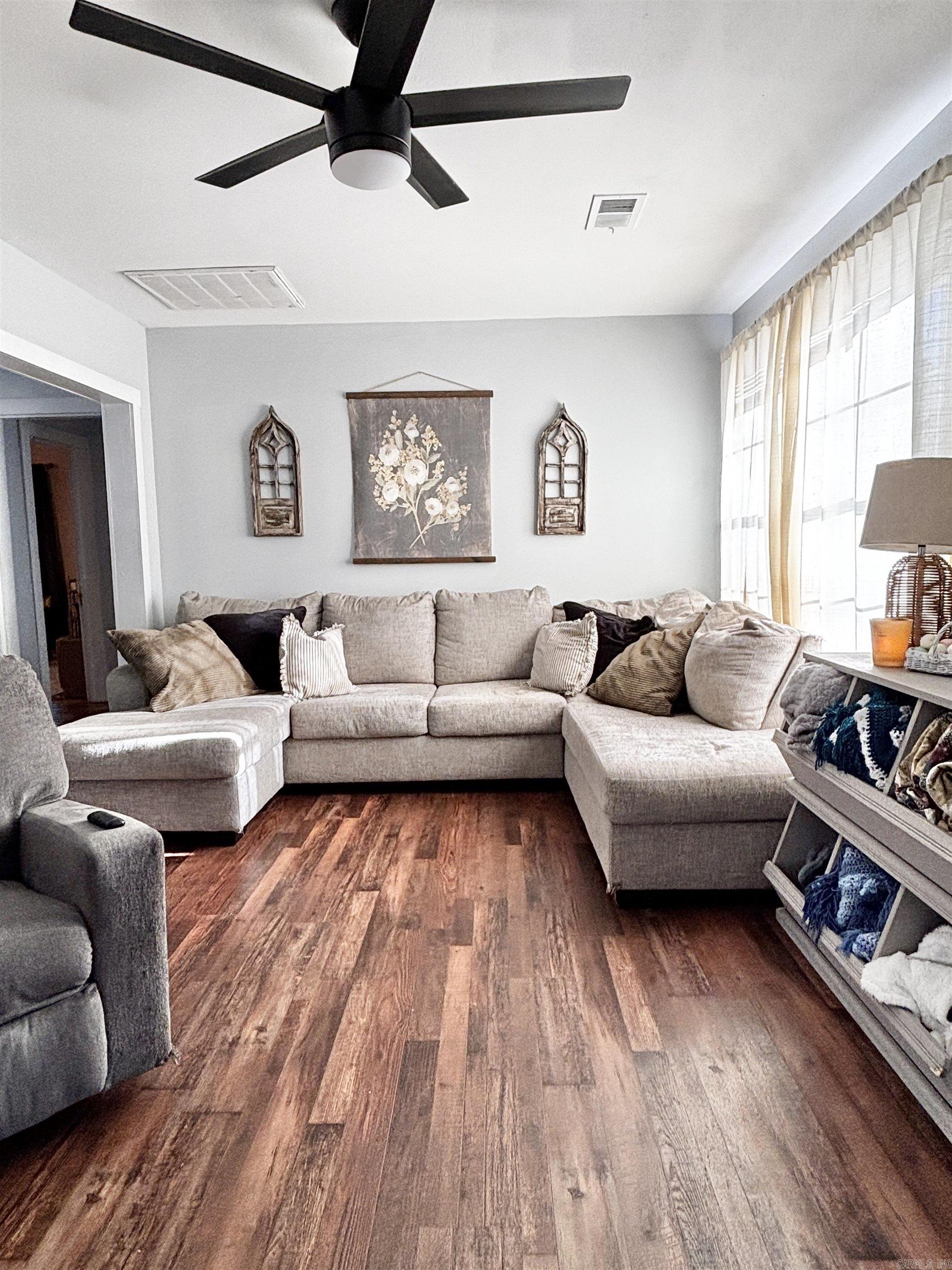 CLIFTONS ADDN - Residential