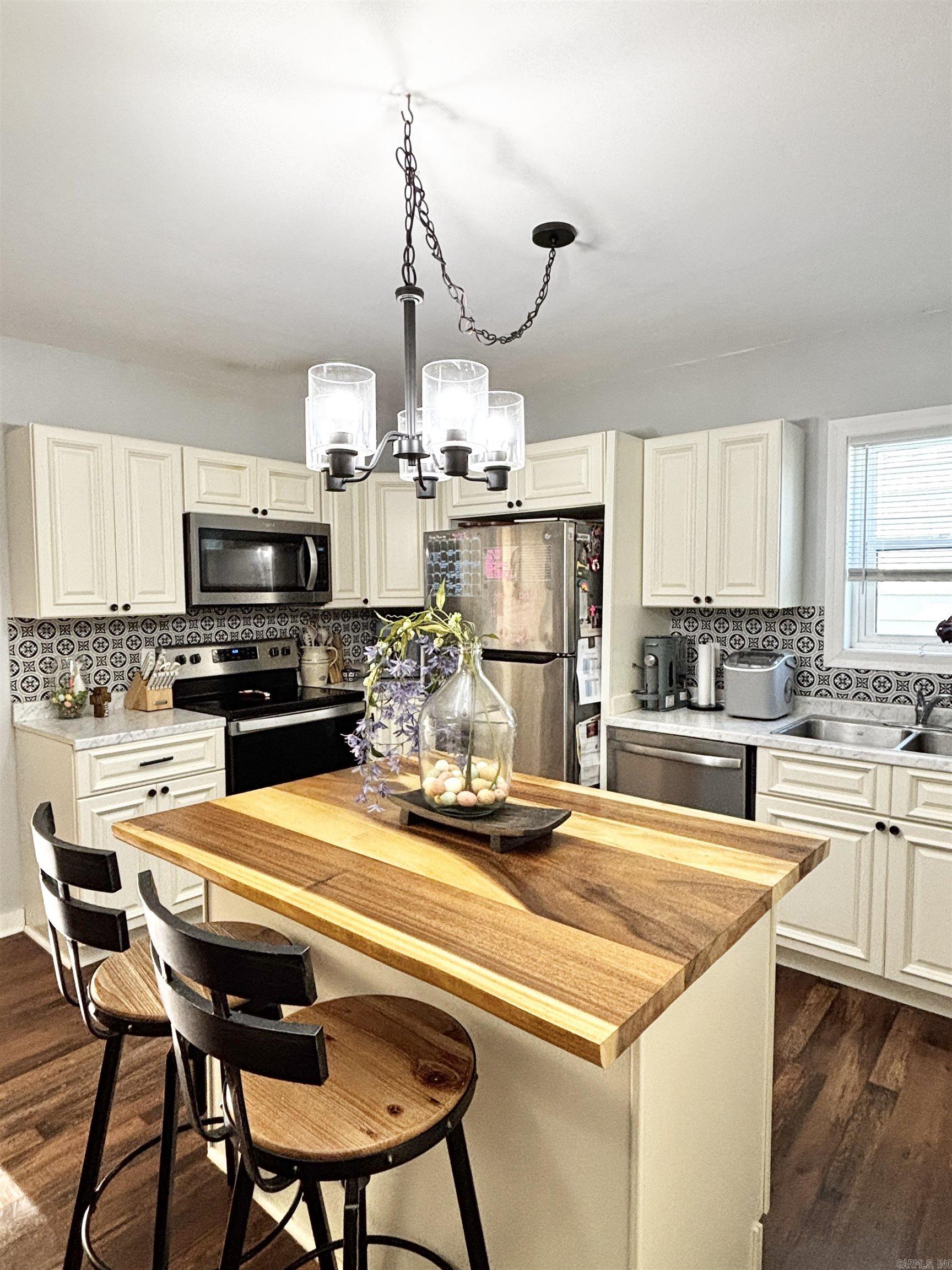 CLIFTONS ADDN - Residential