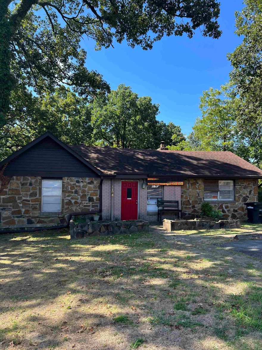 Keihl avenue road frontage with long time tenants. Large Salon on road smaller salon behind and warehouse all currently rented with month to month lease. All commercial propertty with large lot recently paved. Don't miss out call today!!