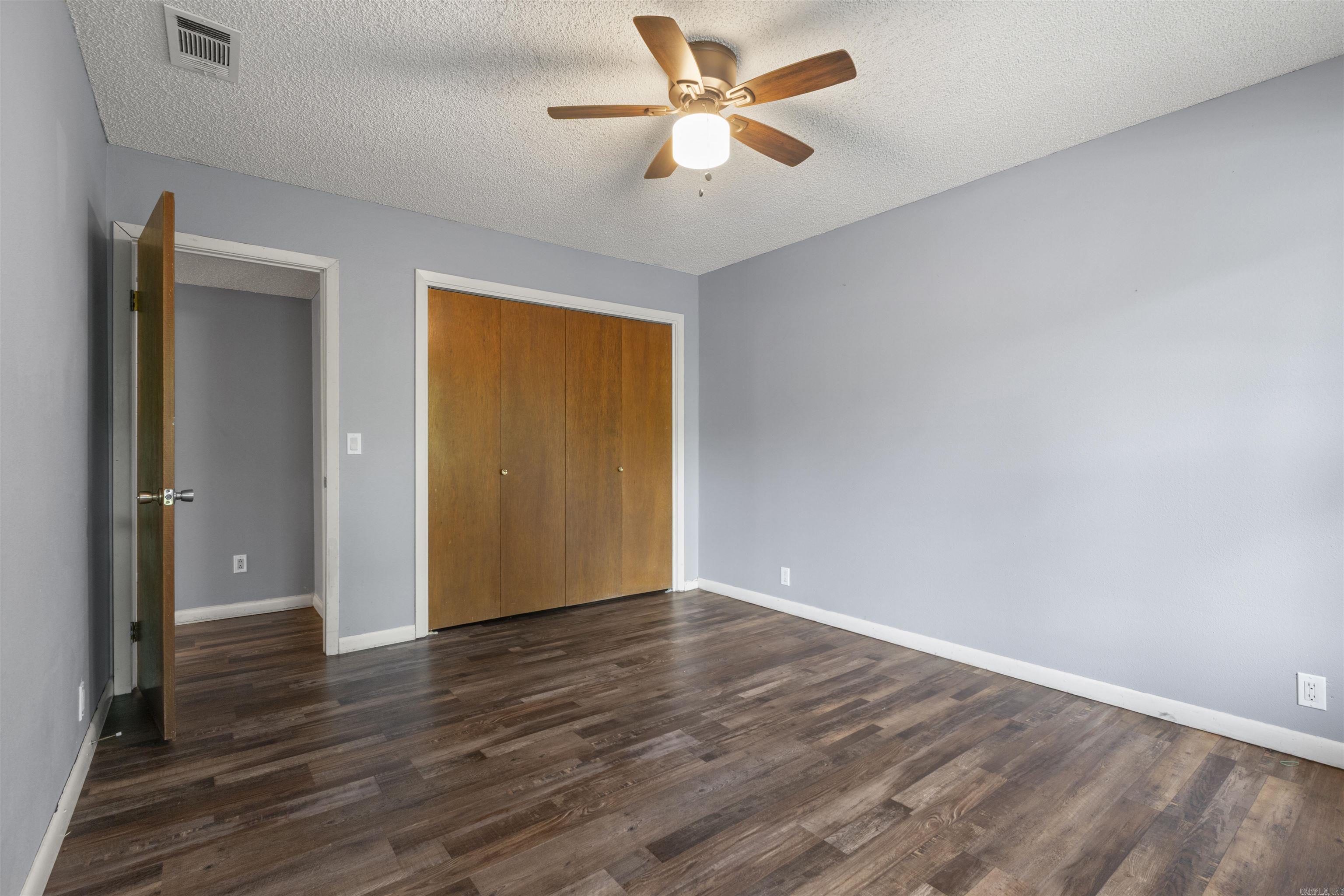 VALENCIA COURTS - Residential