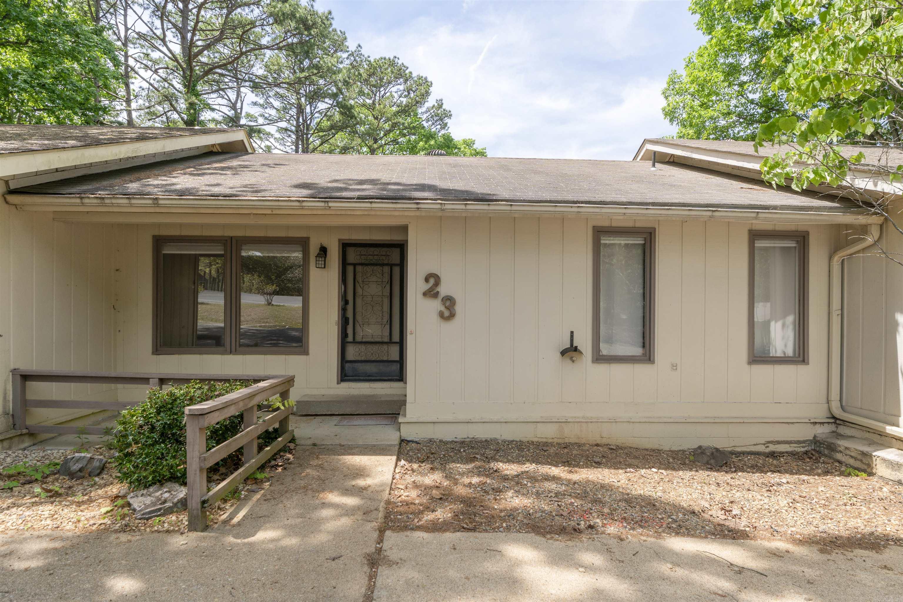 VALENCIA COURTS - Residential