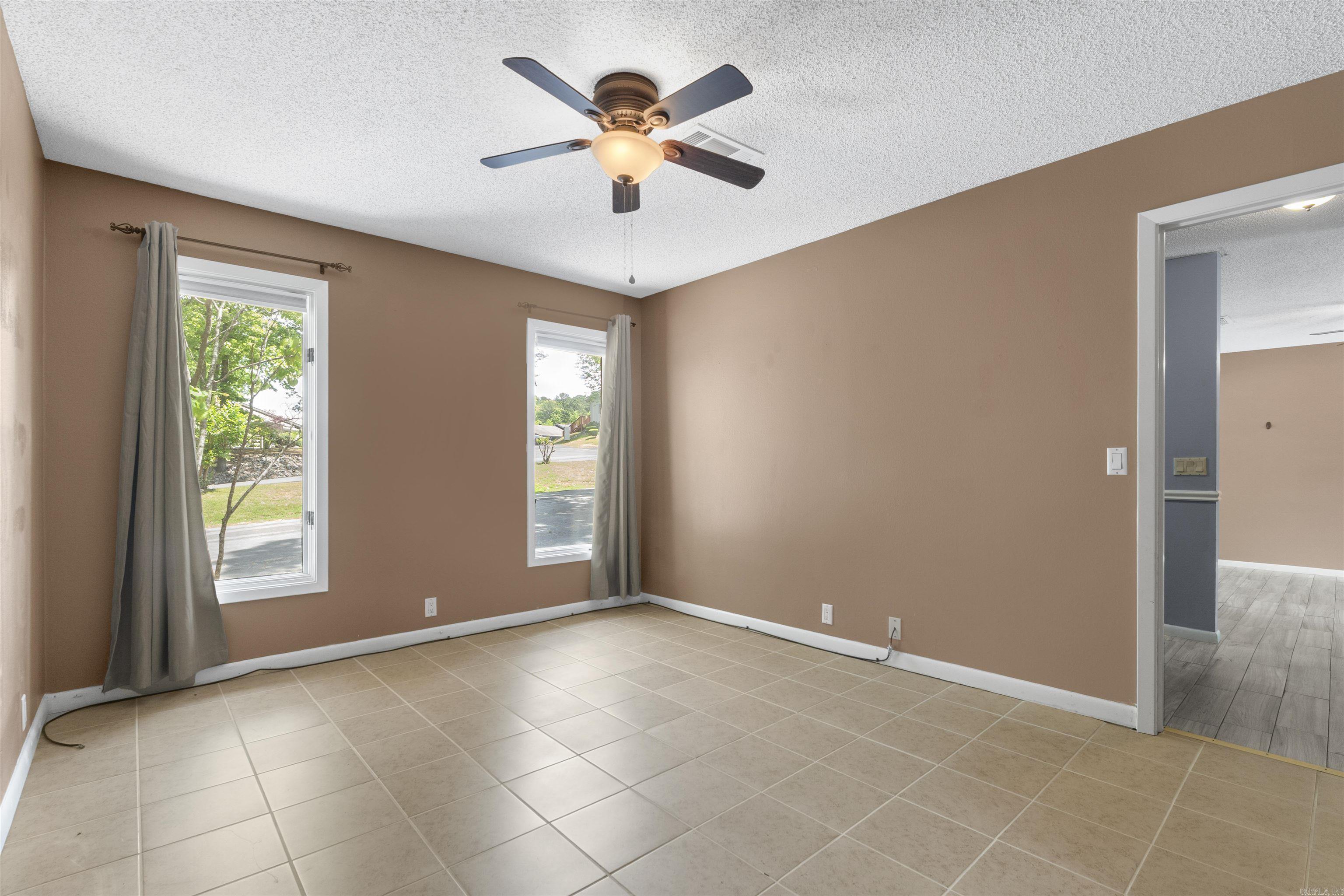 VALENCIA COURTS - Residential