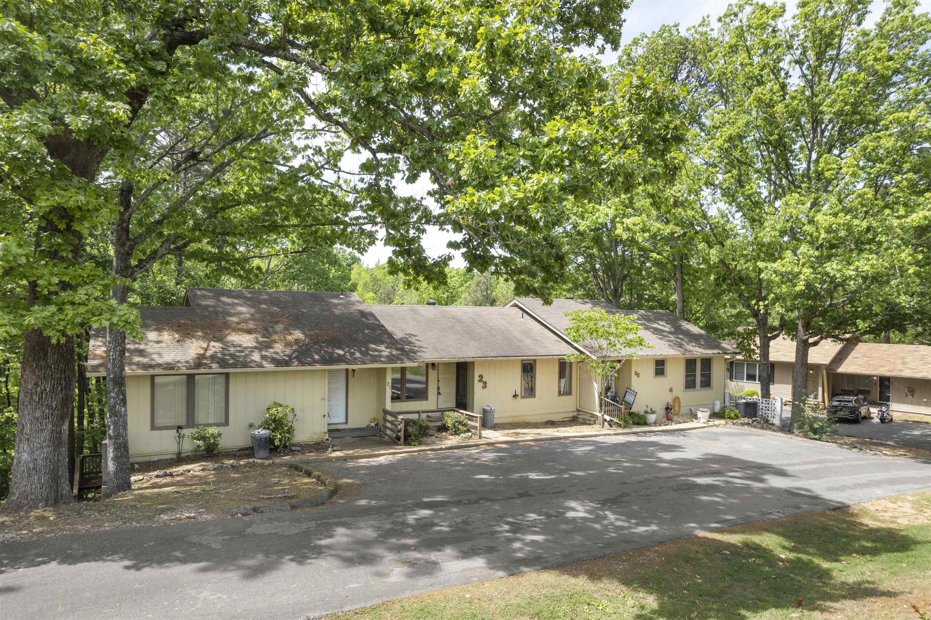 VALENCIA COURTS - Residential