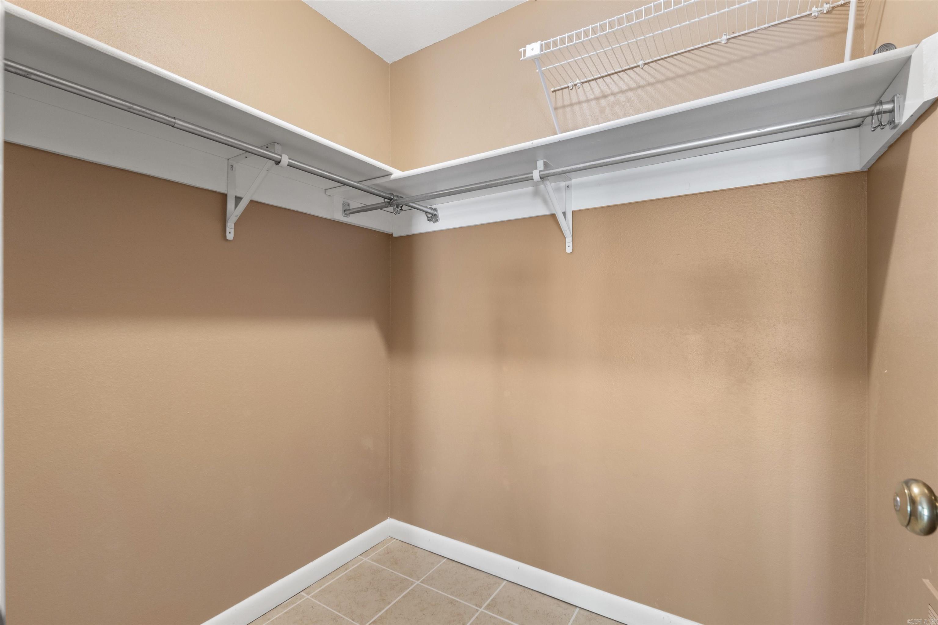 VALENCIA COURTS - Residential