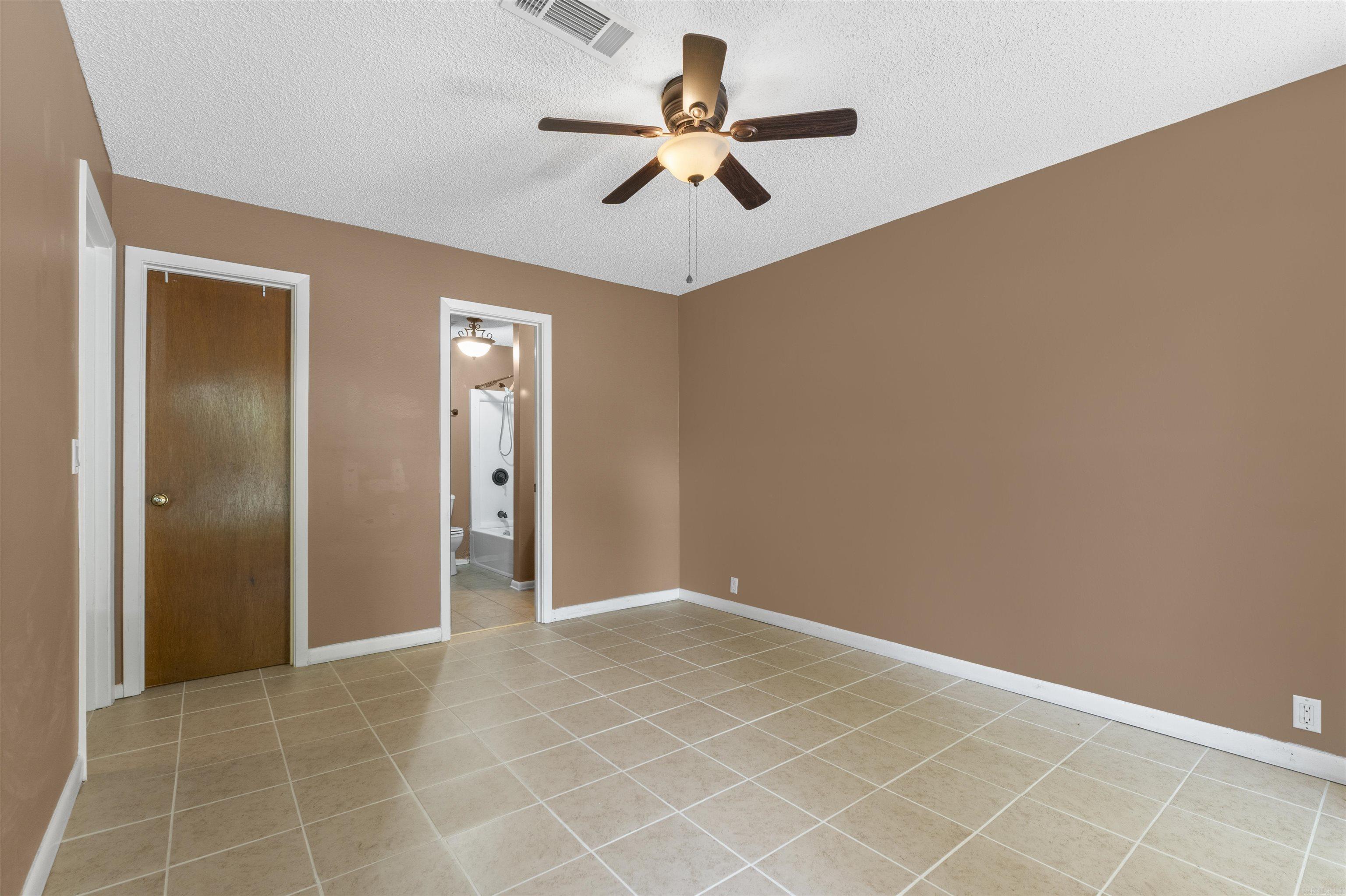 VALENCIA COURTS - Residential