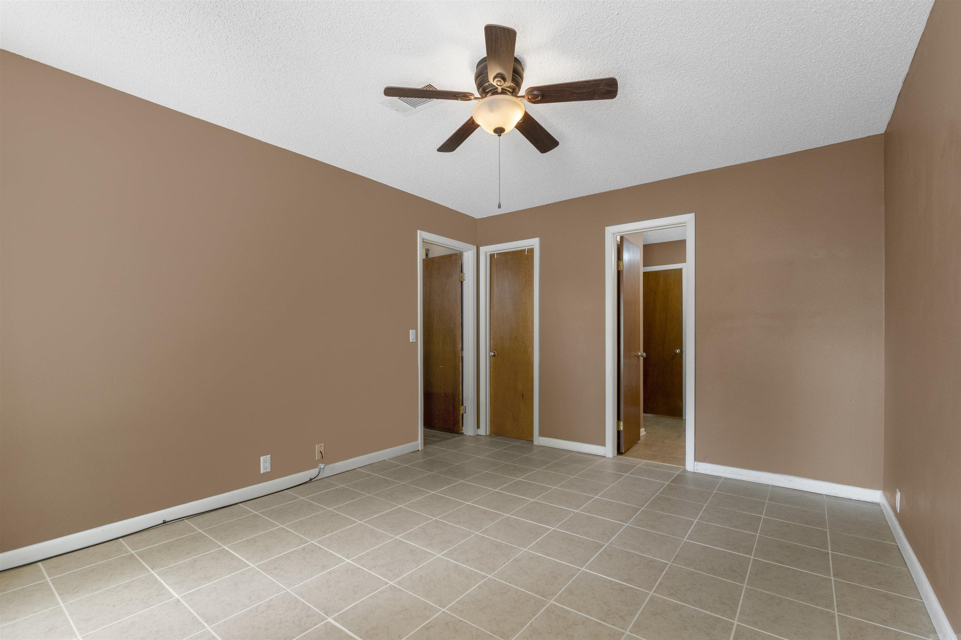 VALENCIA COURTS - Residential