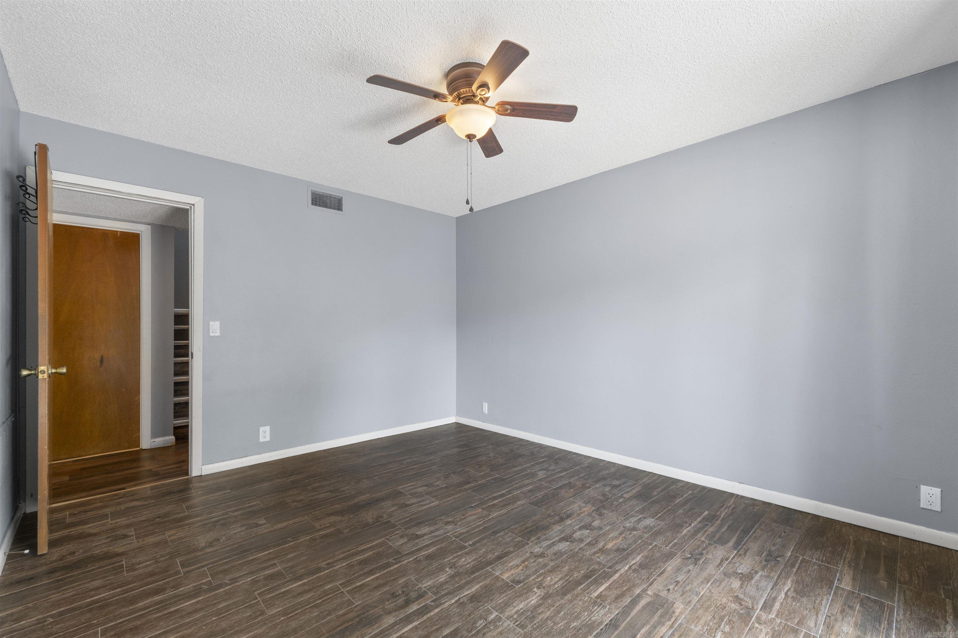 VALENCIA COURTS - Residential