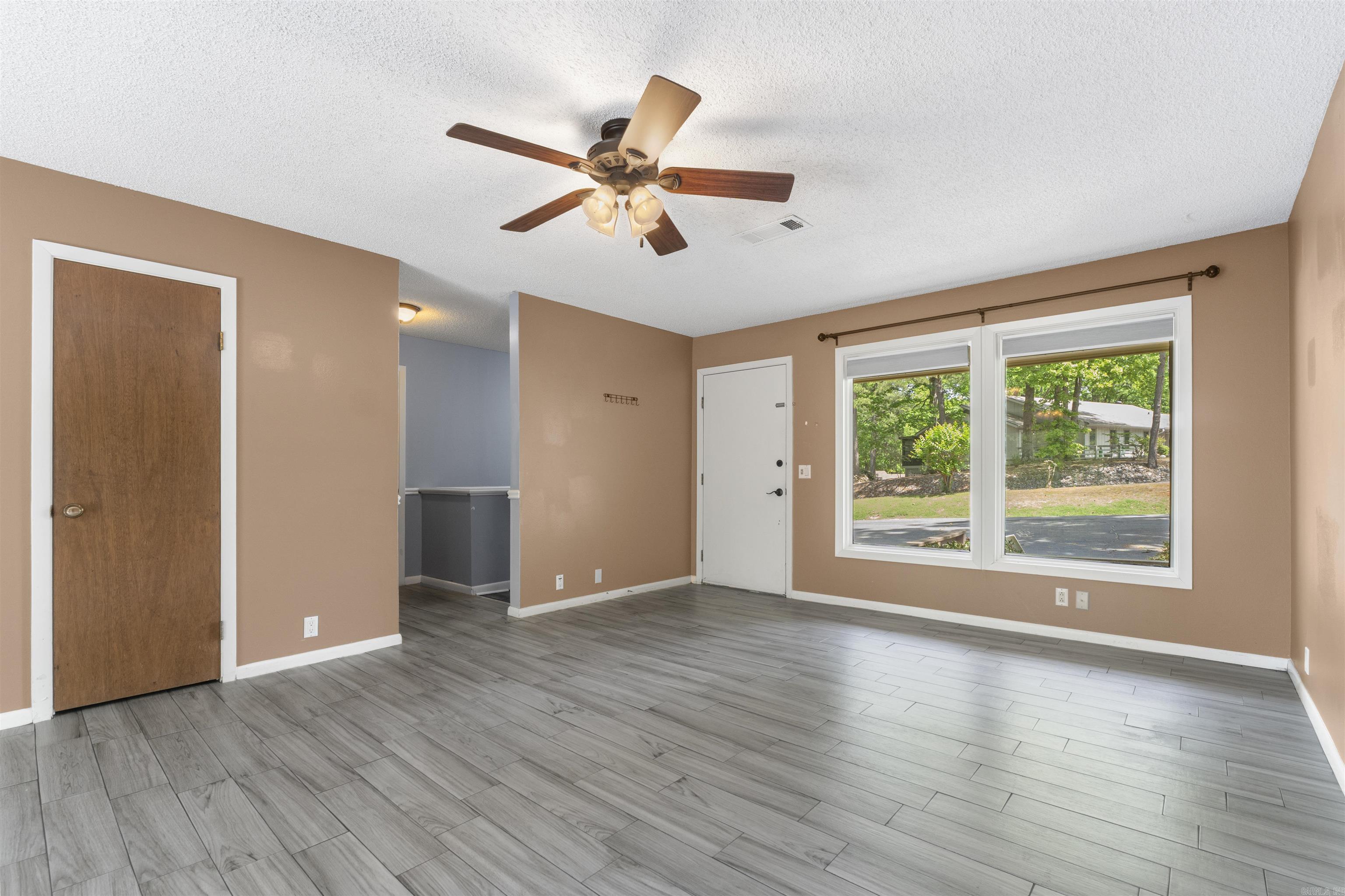 VALENCIA COURTS - Residential