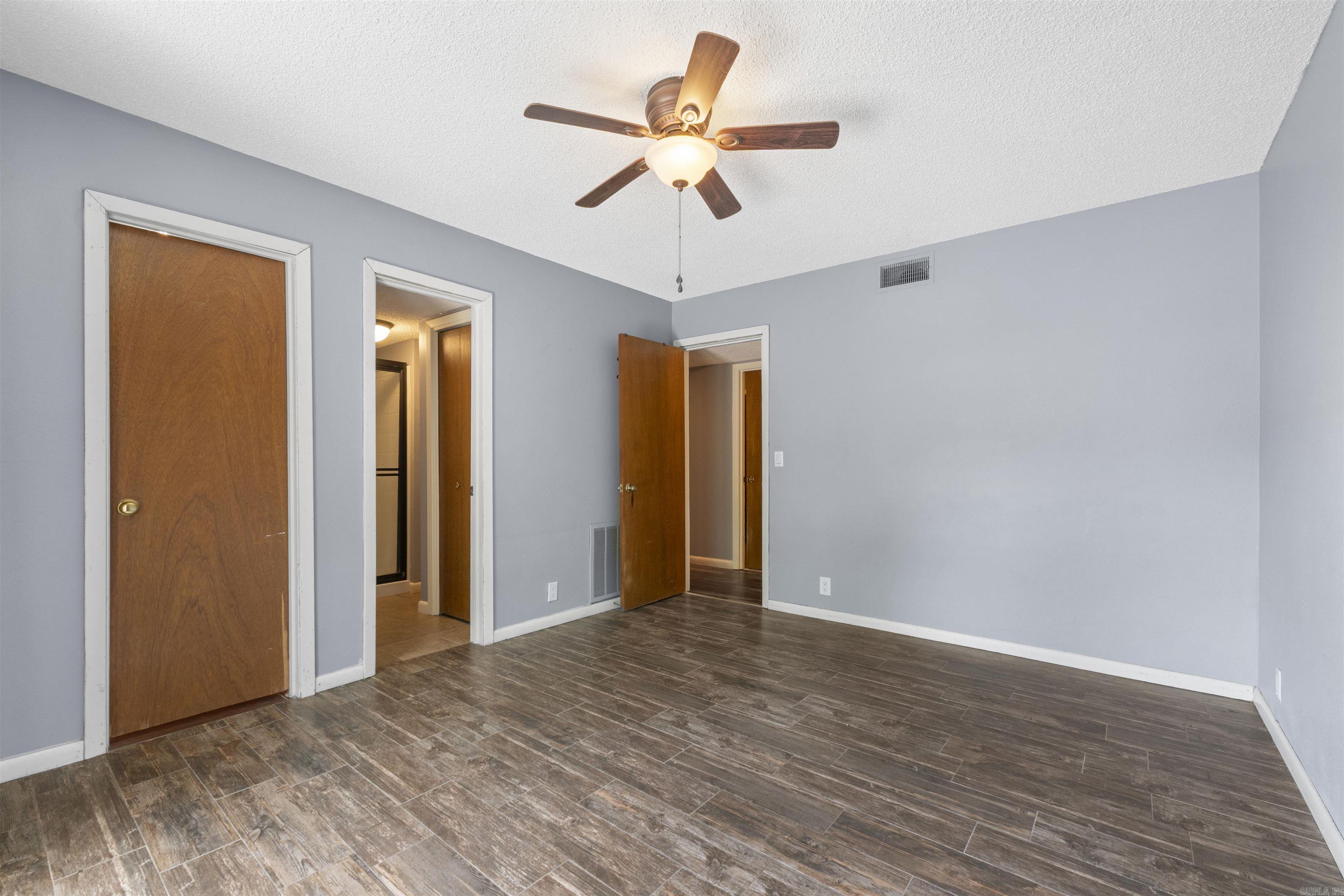 VALENCIA COURTS - Residential