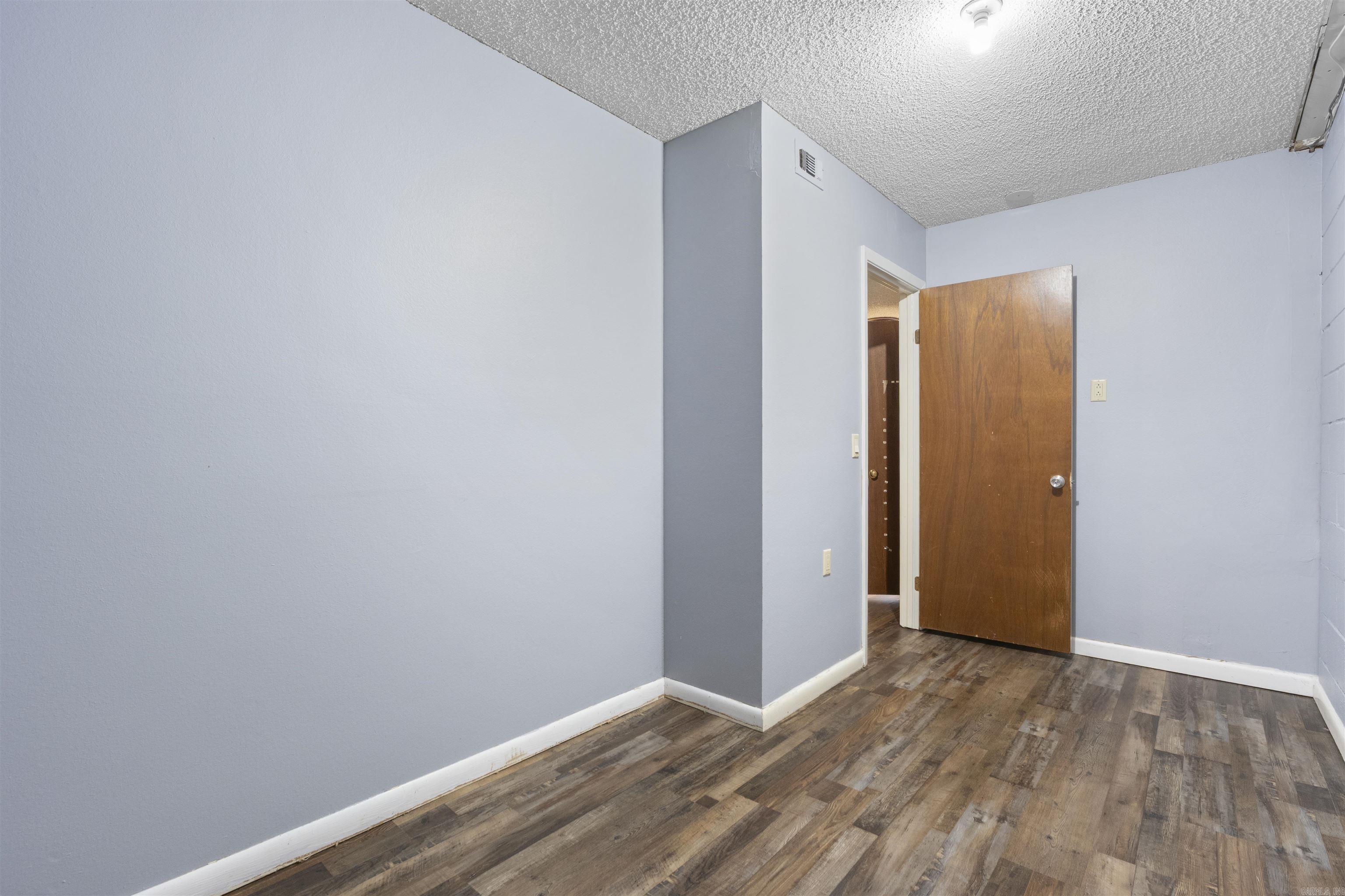 VALENCIA COURTS - Residential