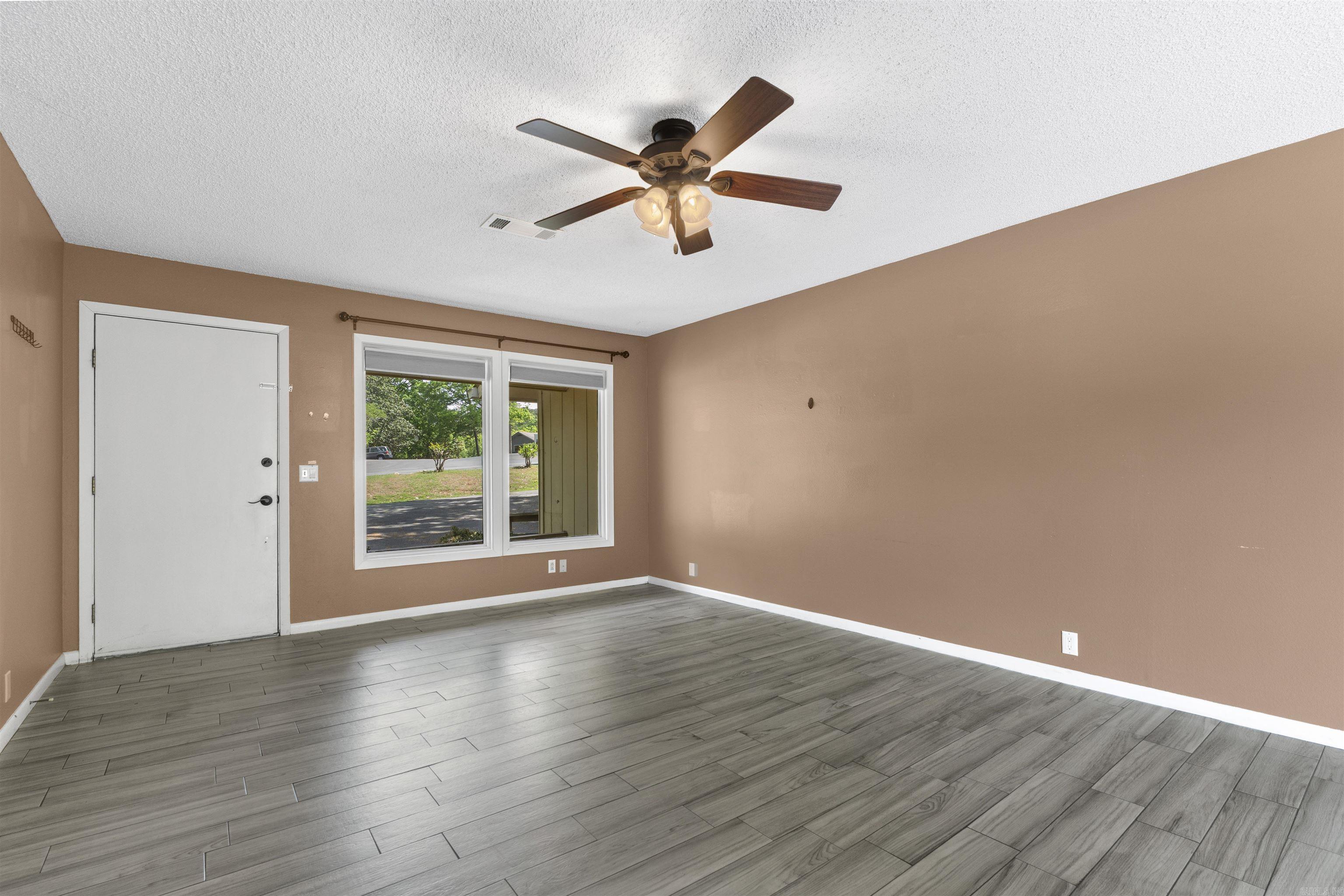 VALENCIA COURTS - Residential