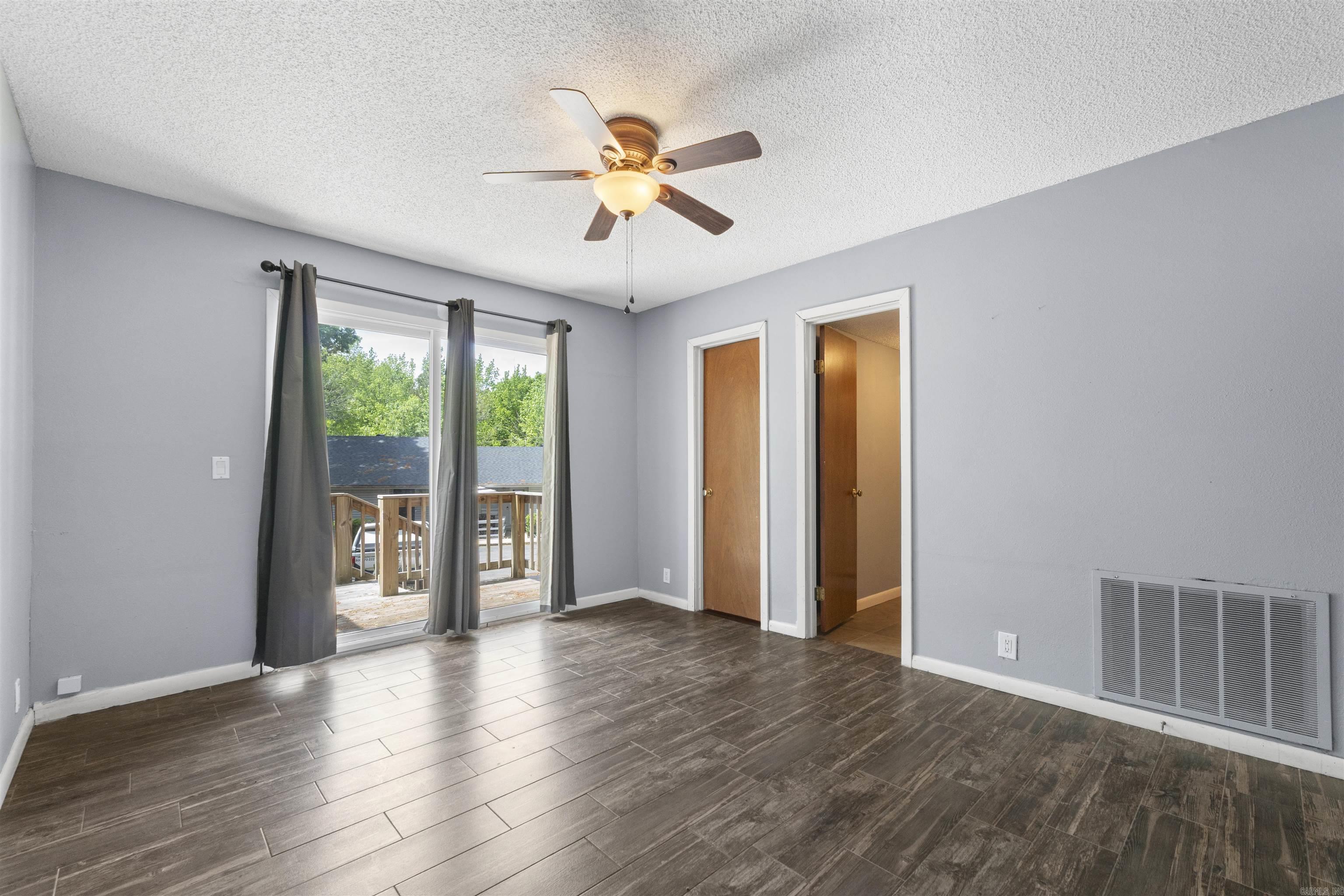 VALENCIA COURTS - Residential